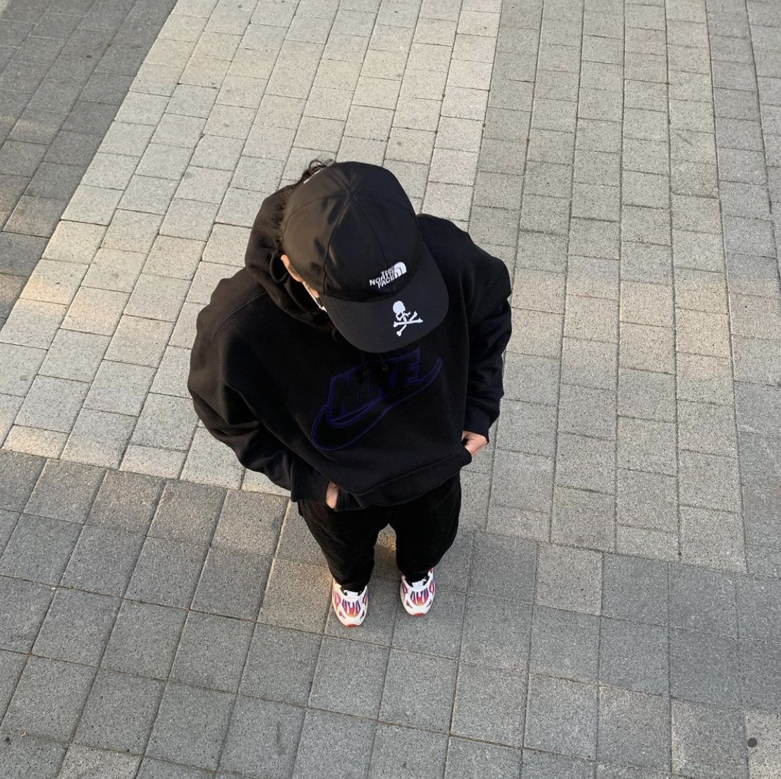Supreme x Nike Leather Applique Hooded Sweatshirt Black - 19FW, Nike x Supreme Zoom Streak Spectrum Plus White 착용 스타일 - 1