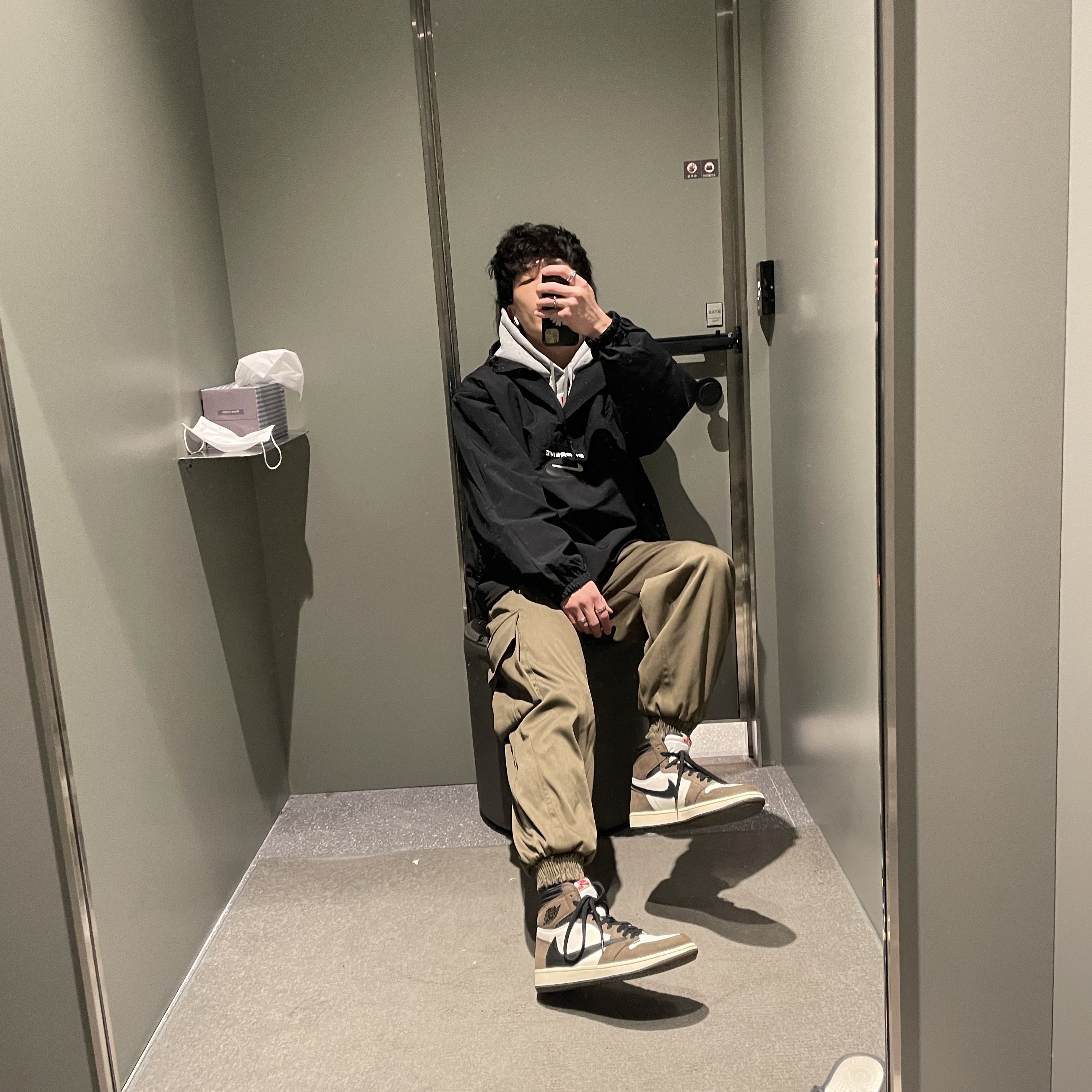 Supreme x Nike Jewel Reversible Ripstop Anorak Black - 20FW, Jordan 1 x Travis Scott Retro High OG SP Mocha 착용 스타일 - 3