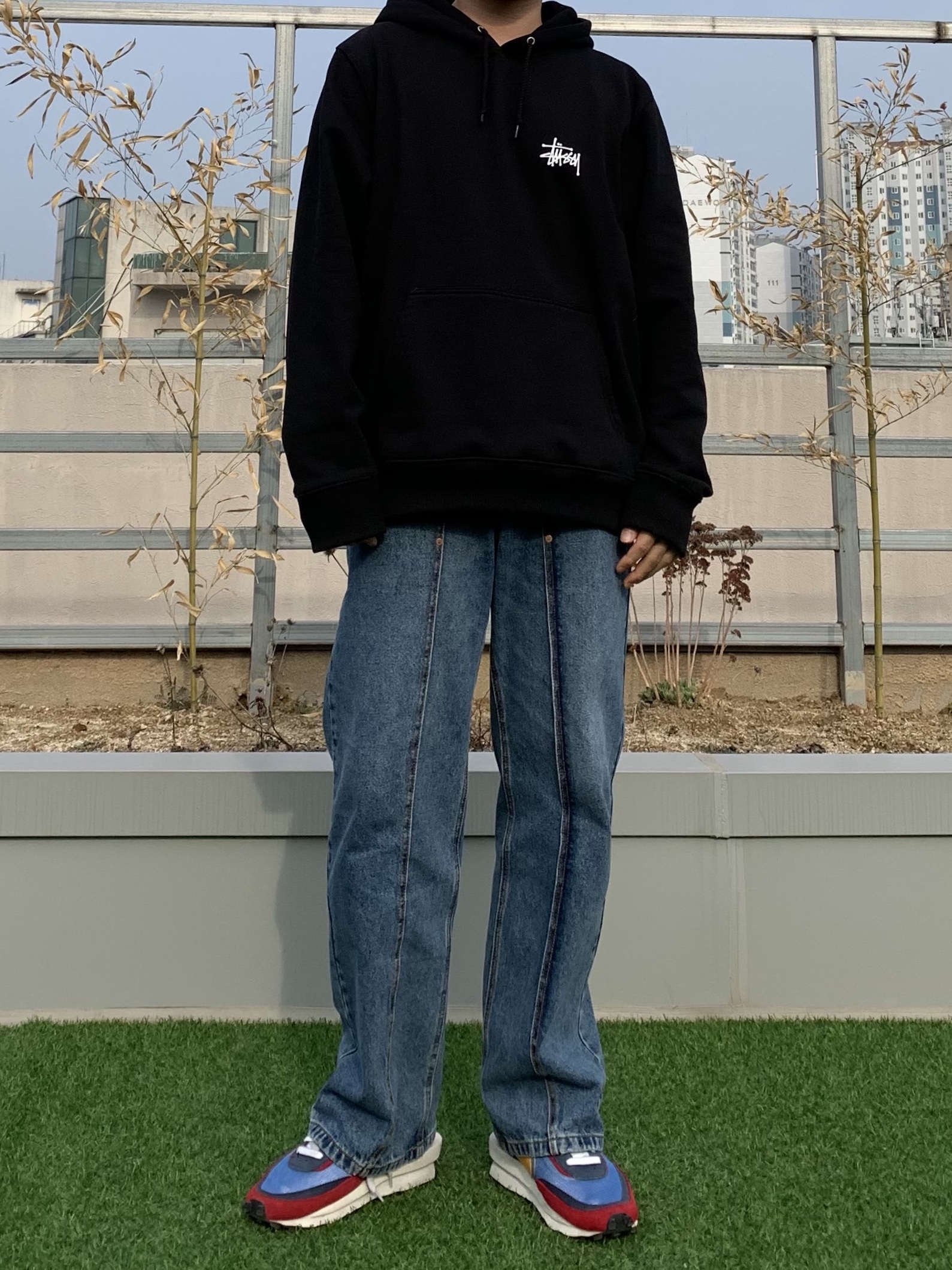 Nike x Sacai LDWaffle Blue Multi 착용 스타일