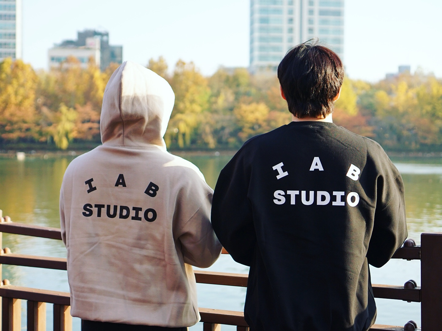 IAB Studio Hoodie Sand - 19FW 착용 스타일