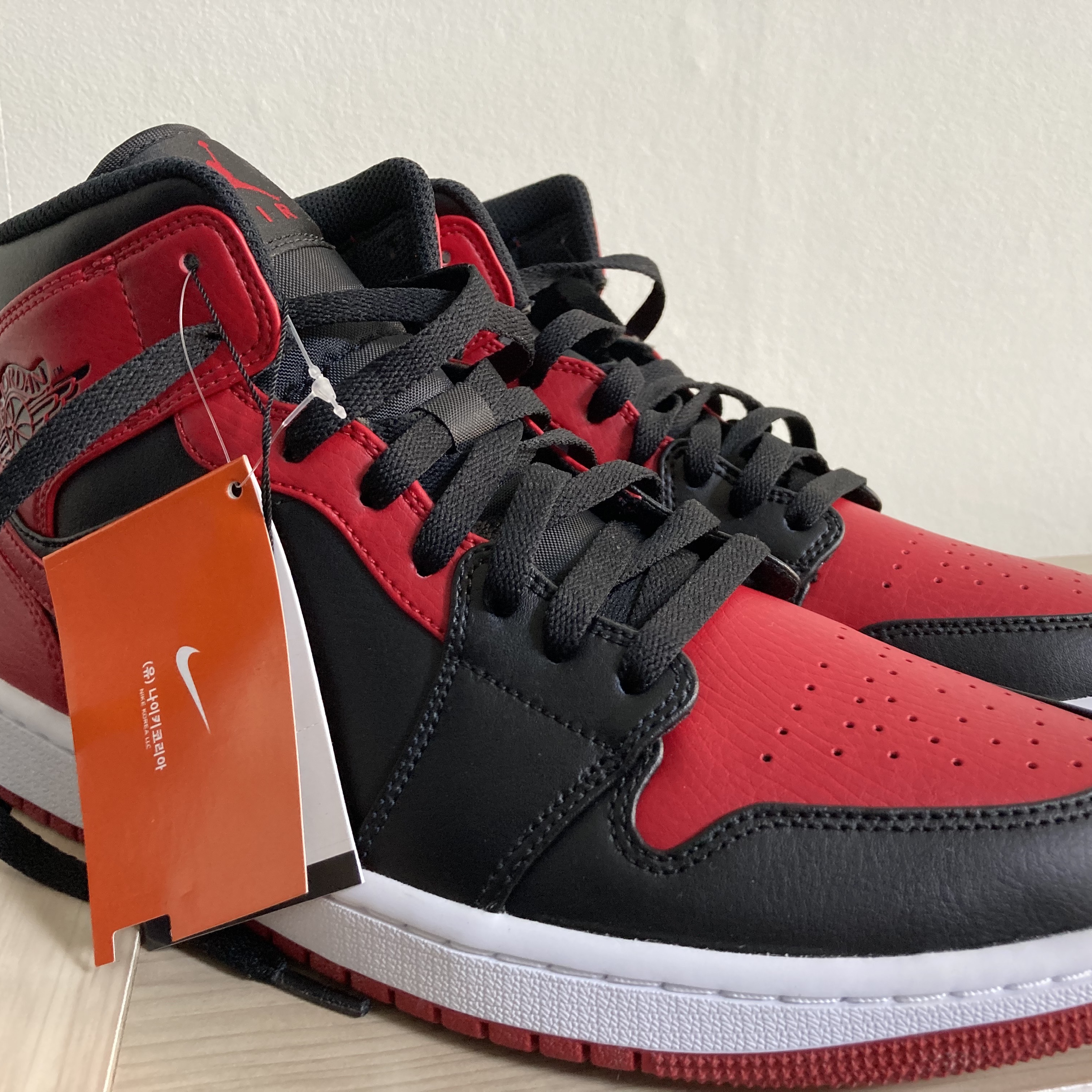 Jordan 1 Mid Bred Banned 2020 착용 스타일 - 3