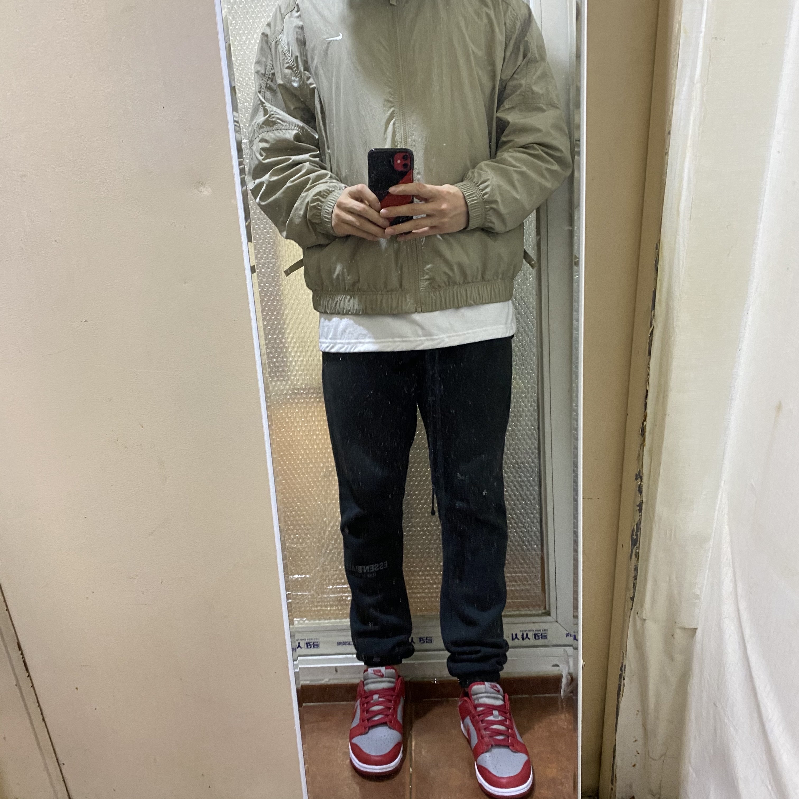 Nike M NRG Track Jacket Khaki, Essentials Sweatpants Dark Slate/Black 2020 착용 스타일