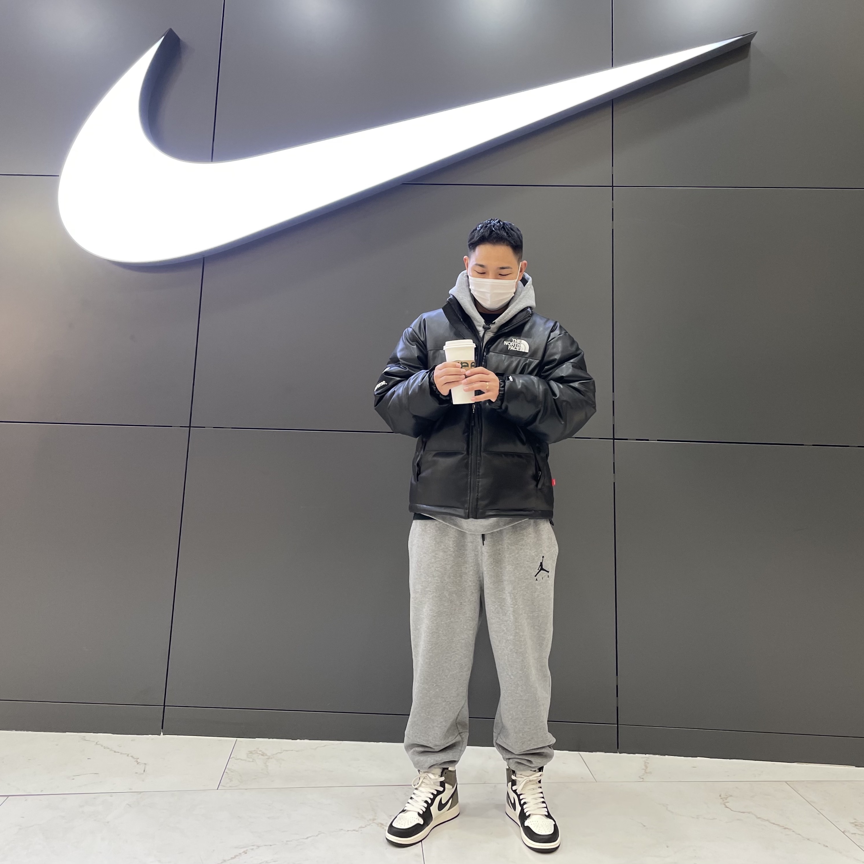 Jordan 1 Retro High OG Black Mocha, Supreme x The North Face Leather Nuptse Jacket Black - 17FW 착용 스타일