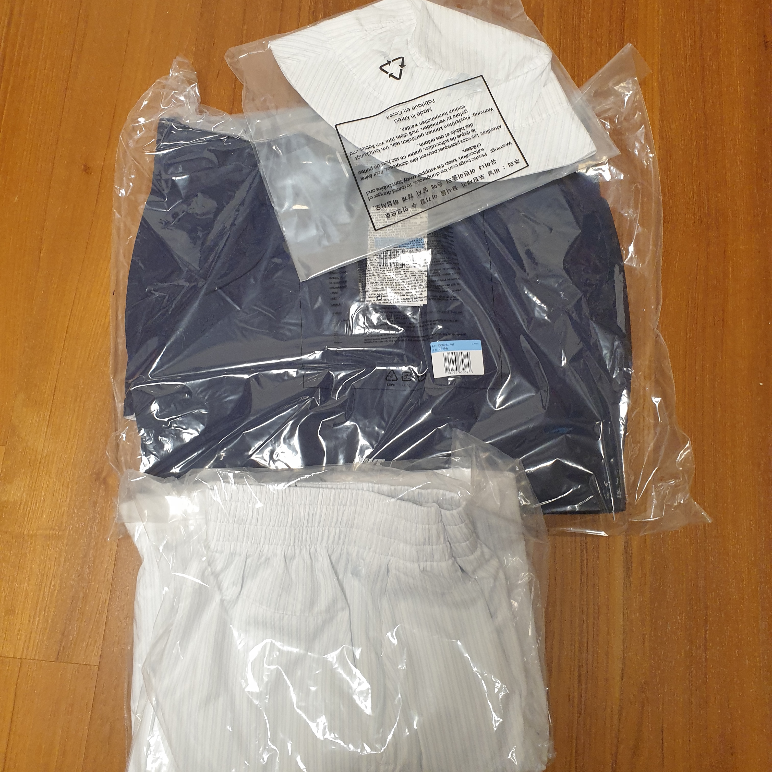 Nike x Kim Jones Bucket Hat White, Nike x Kim Jones Reversible Parka Navy - Asia 착용 스타일 - 2