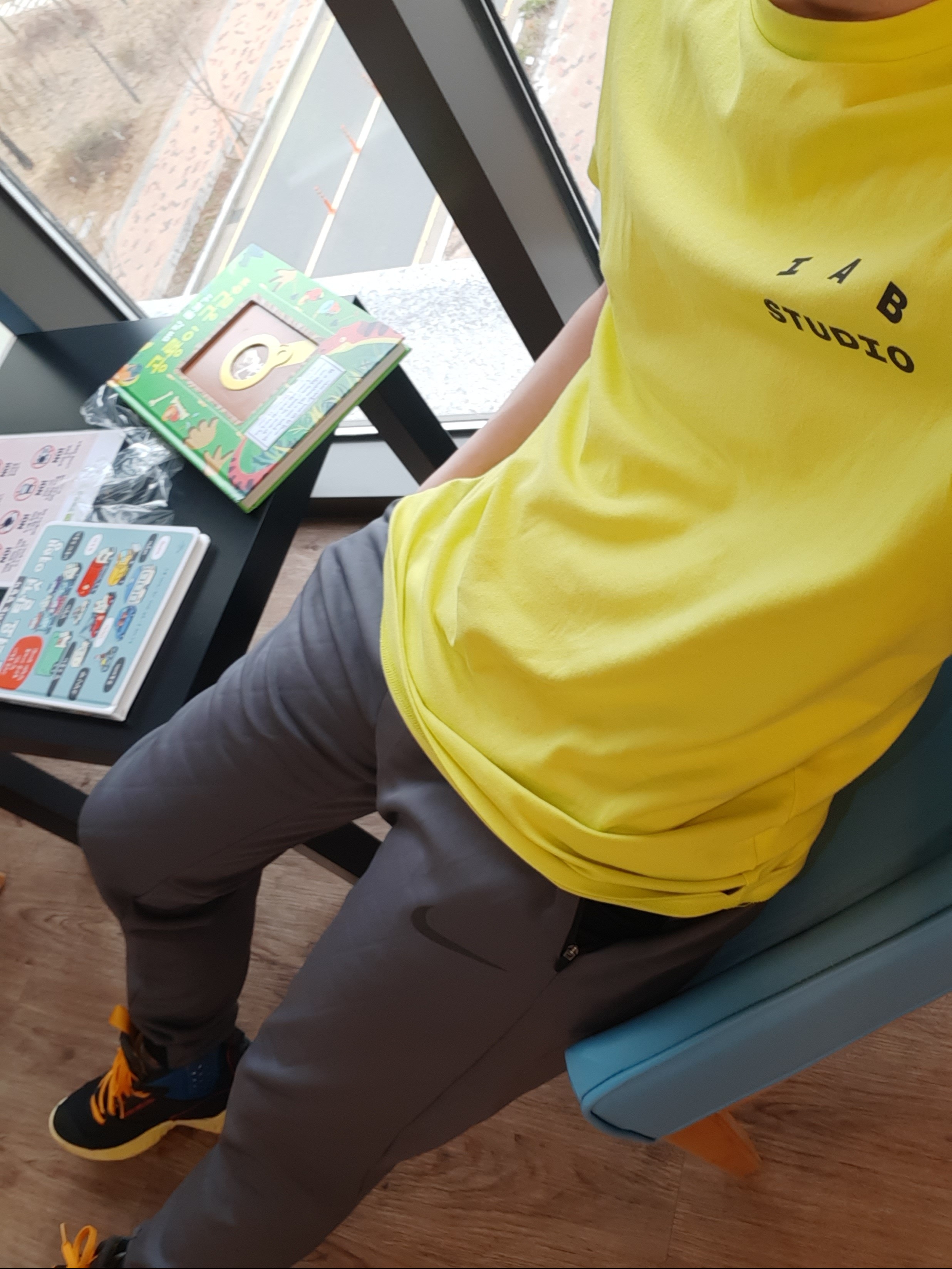 IAB Studio x Asics T-Shirt Lime 착용 스타일 - 1