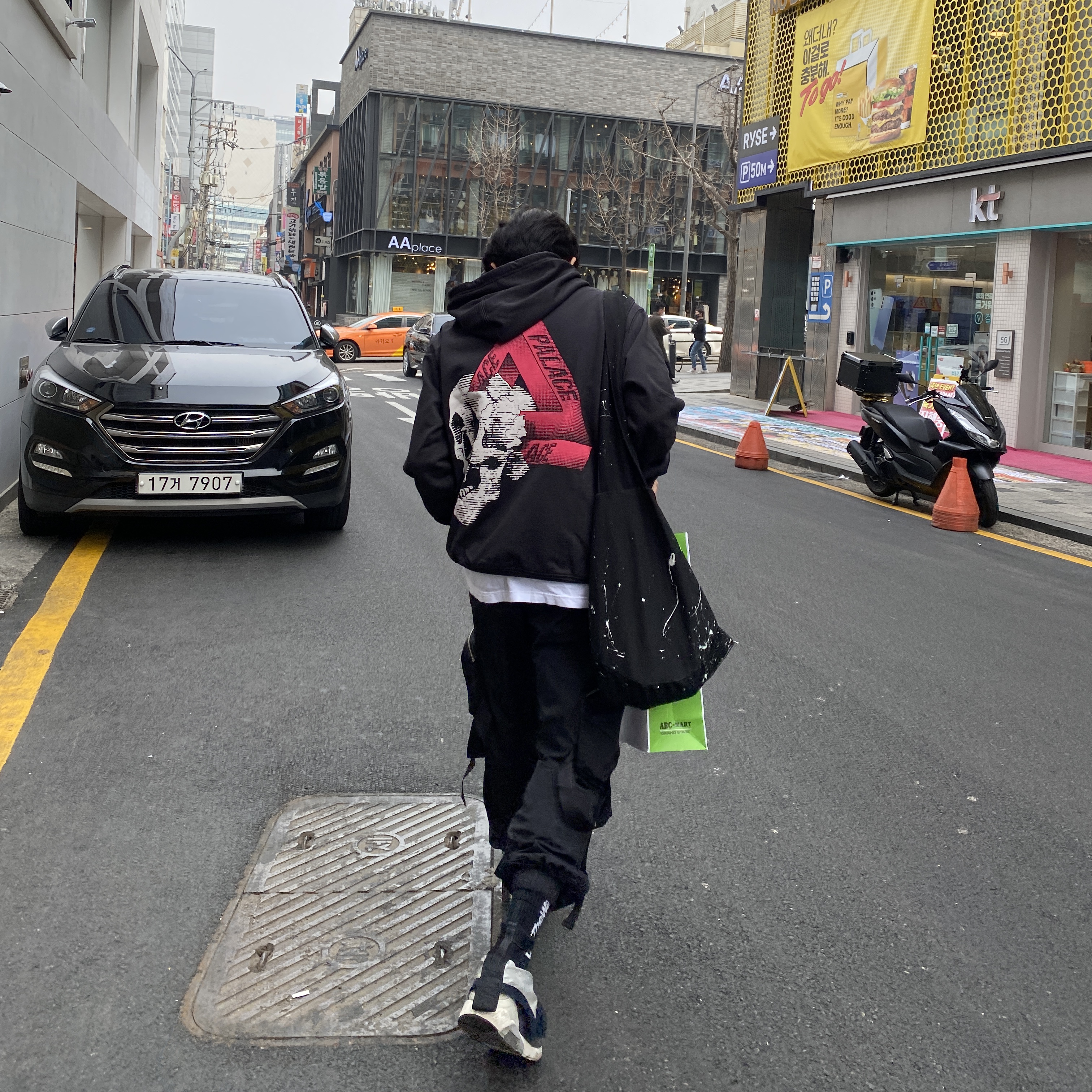 Palace Tri-Crusher Hood Black - 20FW, Nike x Ambush Air Max 180 High Black 착용 스타일