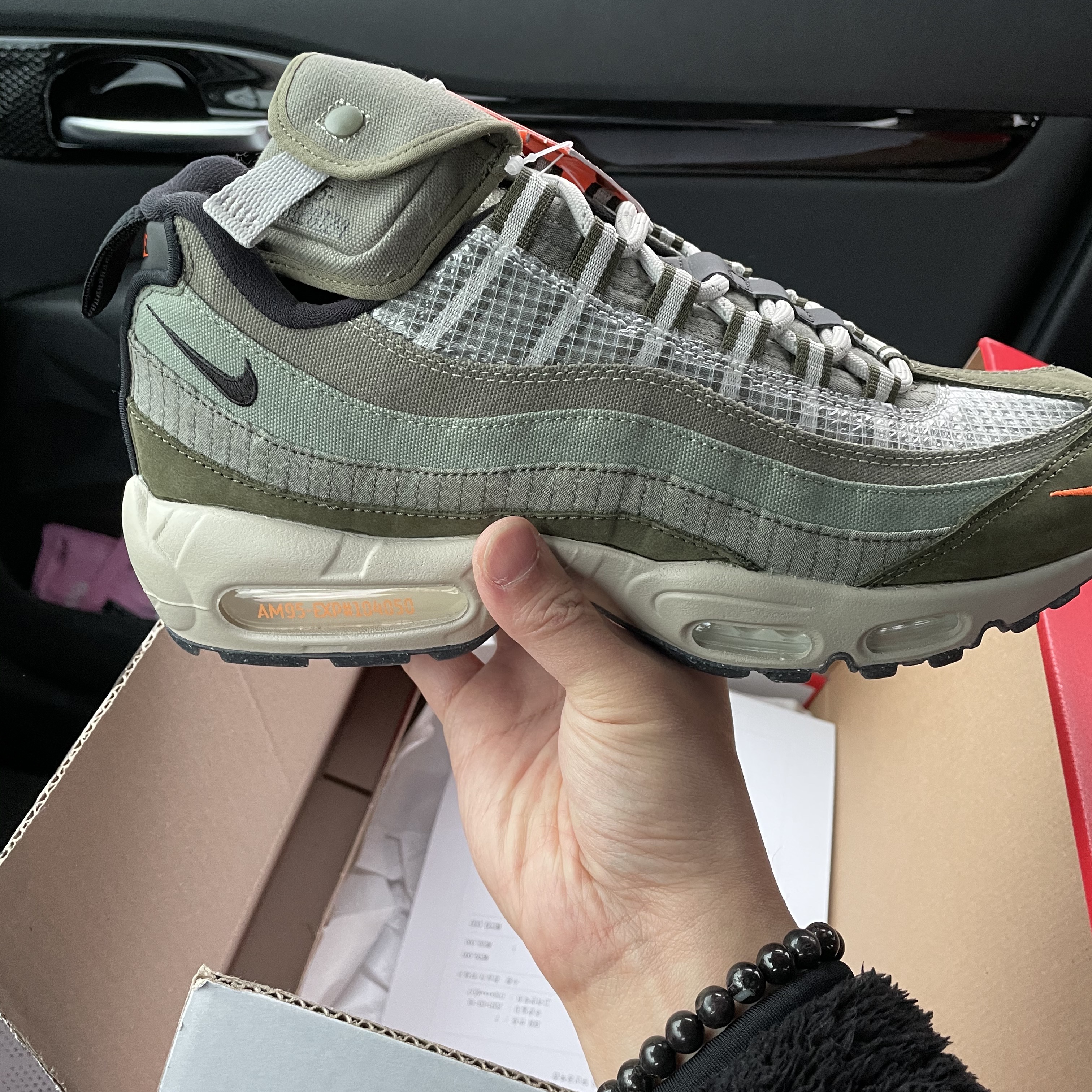 Nike Air Max 95 SE Medium Olive 착용 스타일 - 2