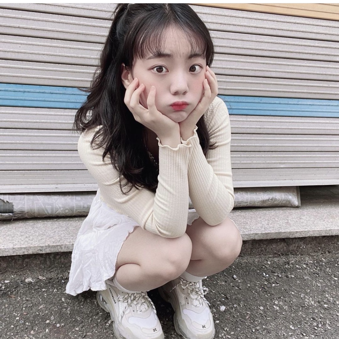 (W) Balenciaga Triple S Clear Sole White 2019 착용 스타일