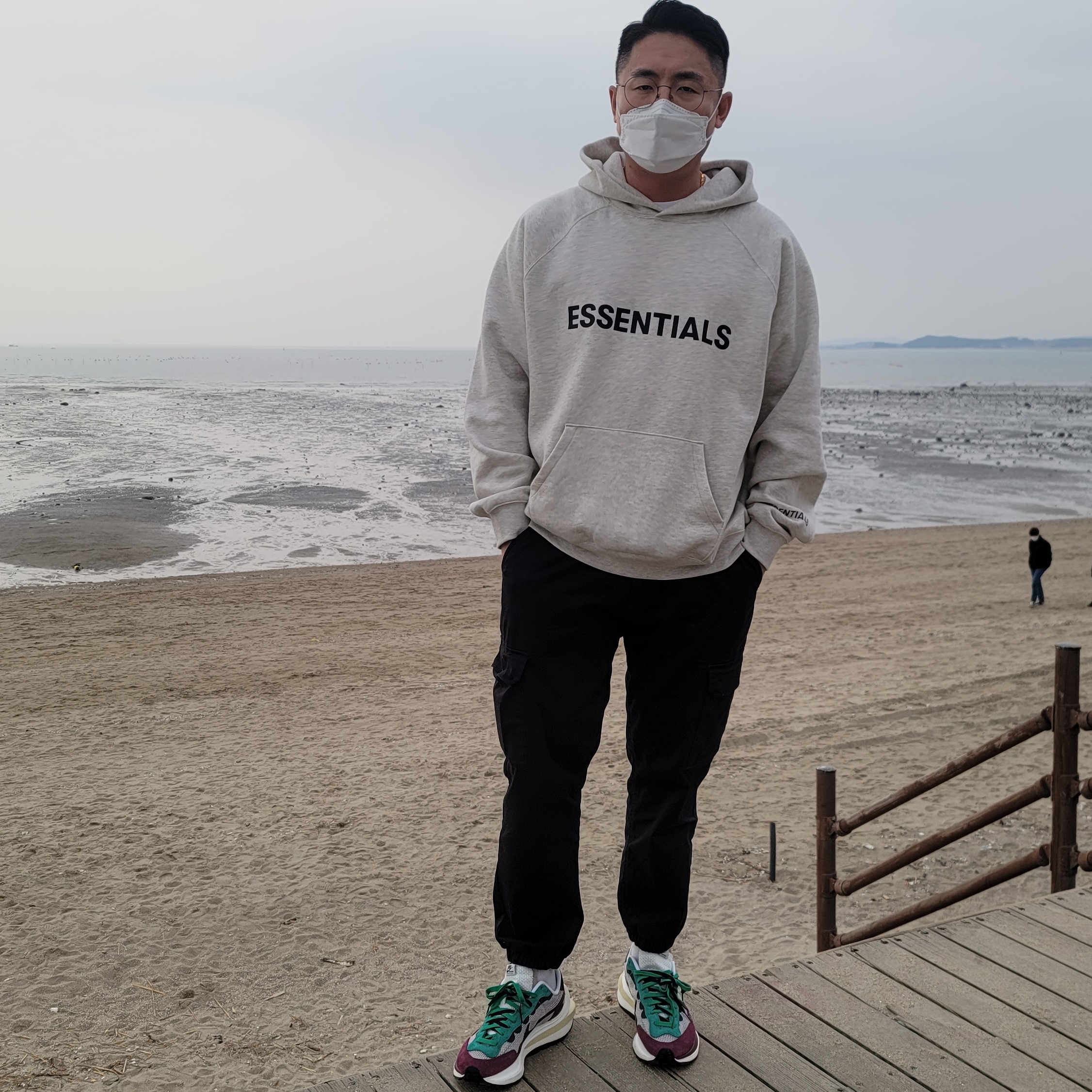 Essentials 3D Silicon Applique Pullover Hoodie Oatmeal/Oatmeal Heather/Light Heather Oatmeal 2020, Nike x Sacai VaporWaffle String & Black Villain Red 착용 스타일