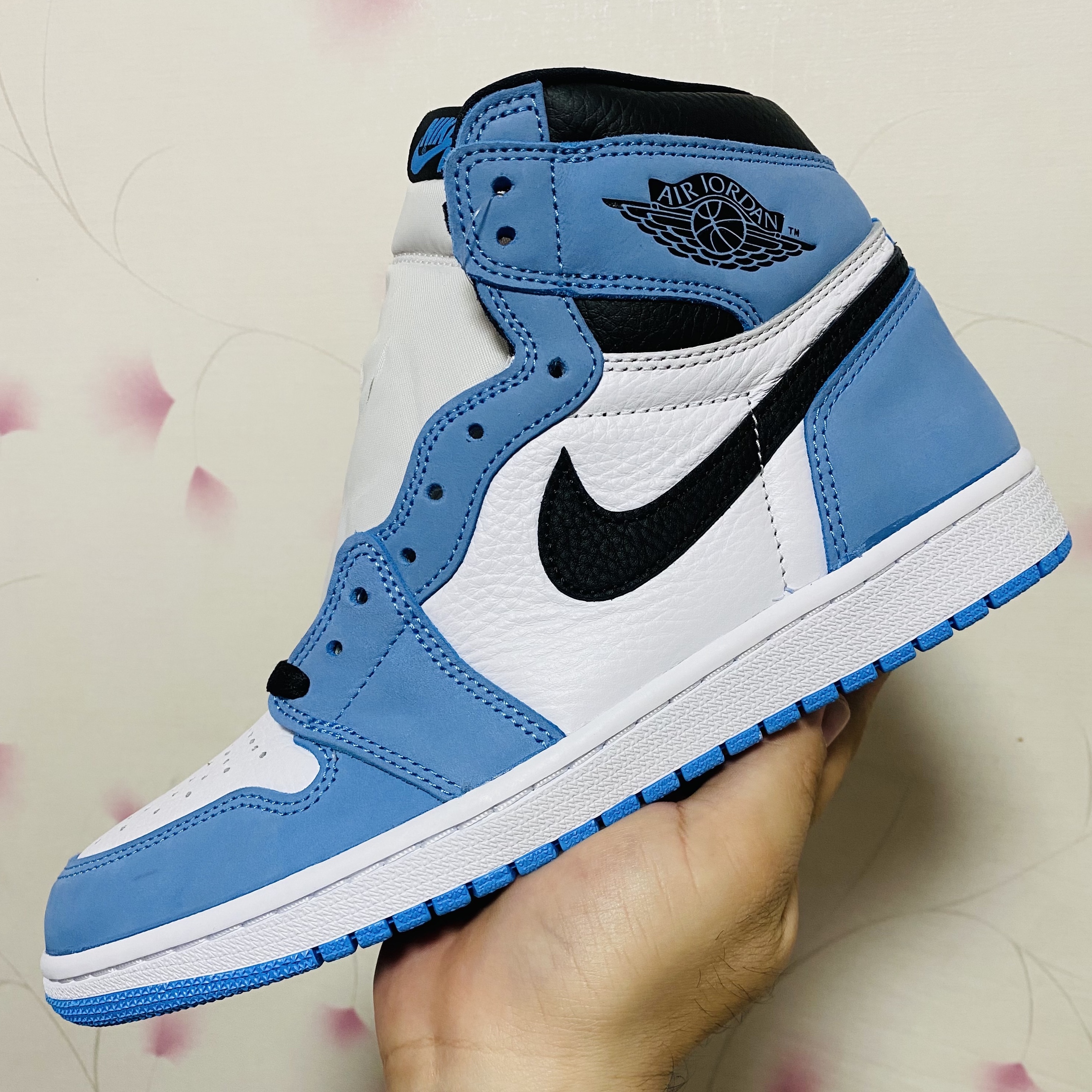 Jordan 1 Retro High OG University Blue 착용 스타일