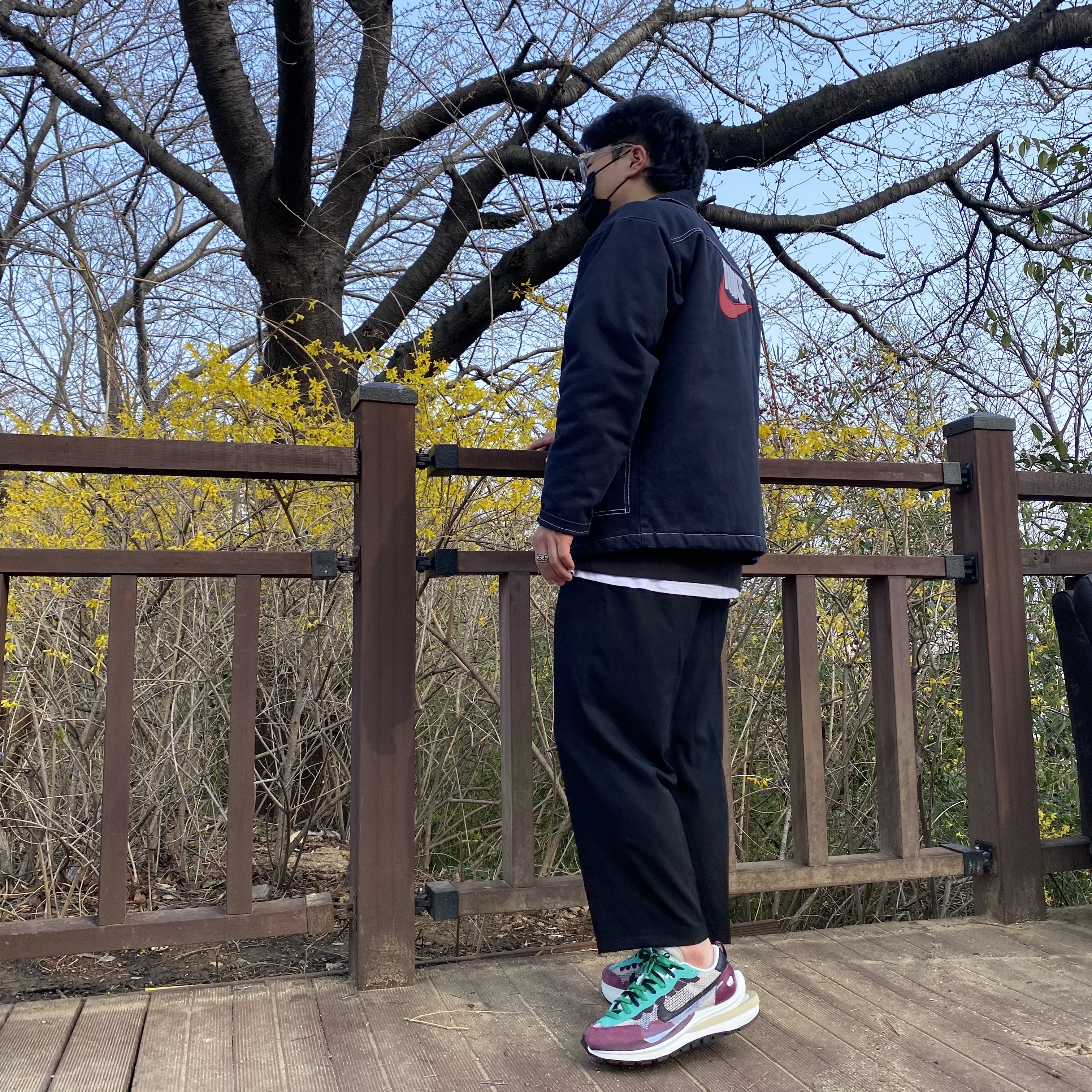 Nike x Sacai VaporWaffle String & Black Villain Red 착용 스타일