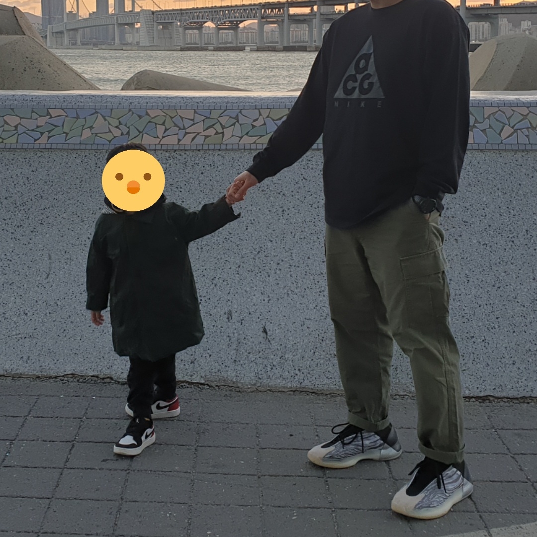 Adidas Yeezy QNTM Lifestyle 착용 스타일