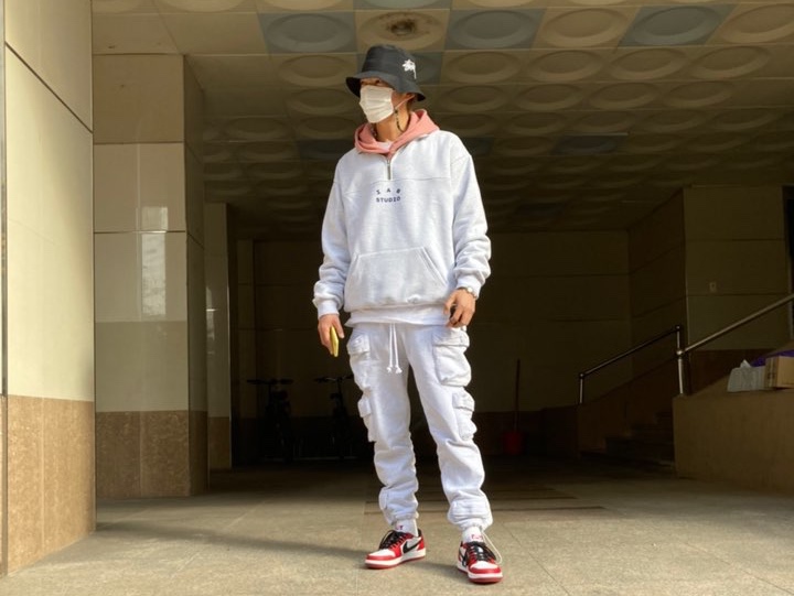 Nike x Stussy Bucket Hat Black, IAB Studio Half Zip Pullover Light Gray 착용 스타일