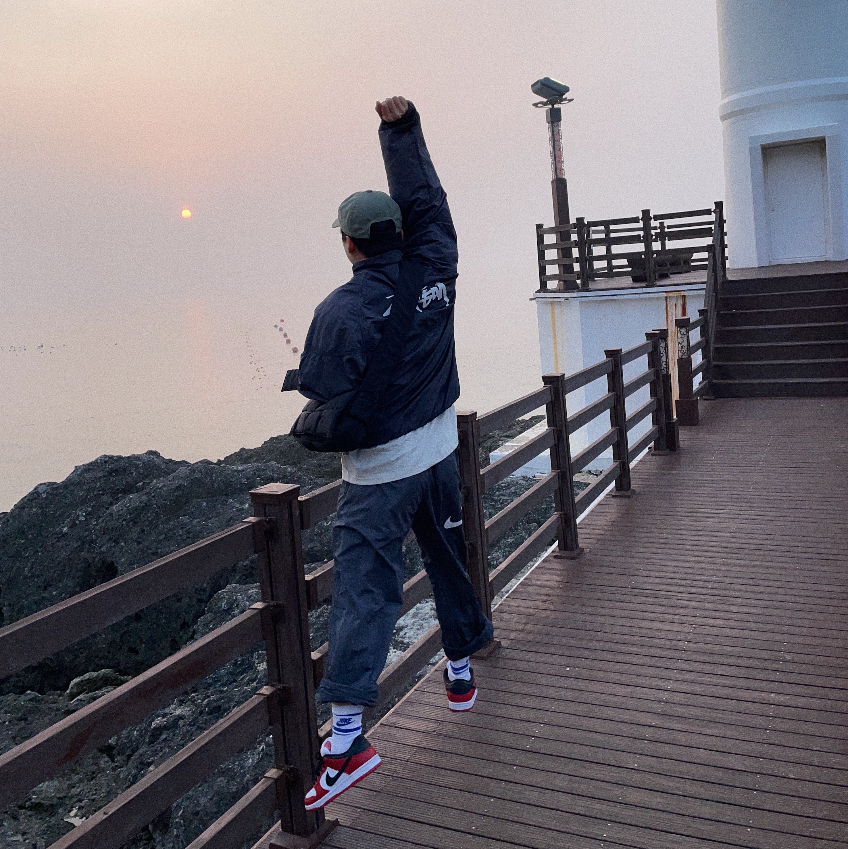 Nike x Stussy Windrunner Jacket Off Noir, Nike x Stussy Beach Pants Off Noir 착용 스타일 - 2