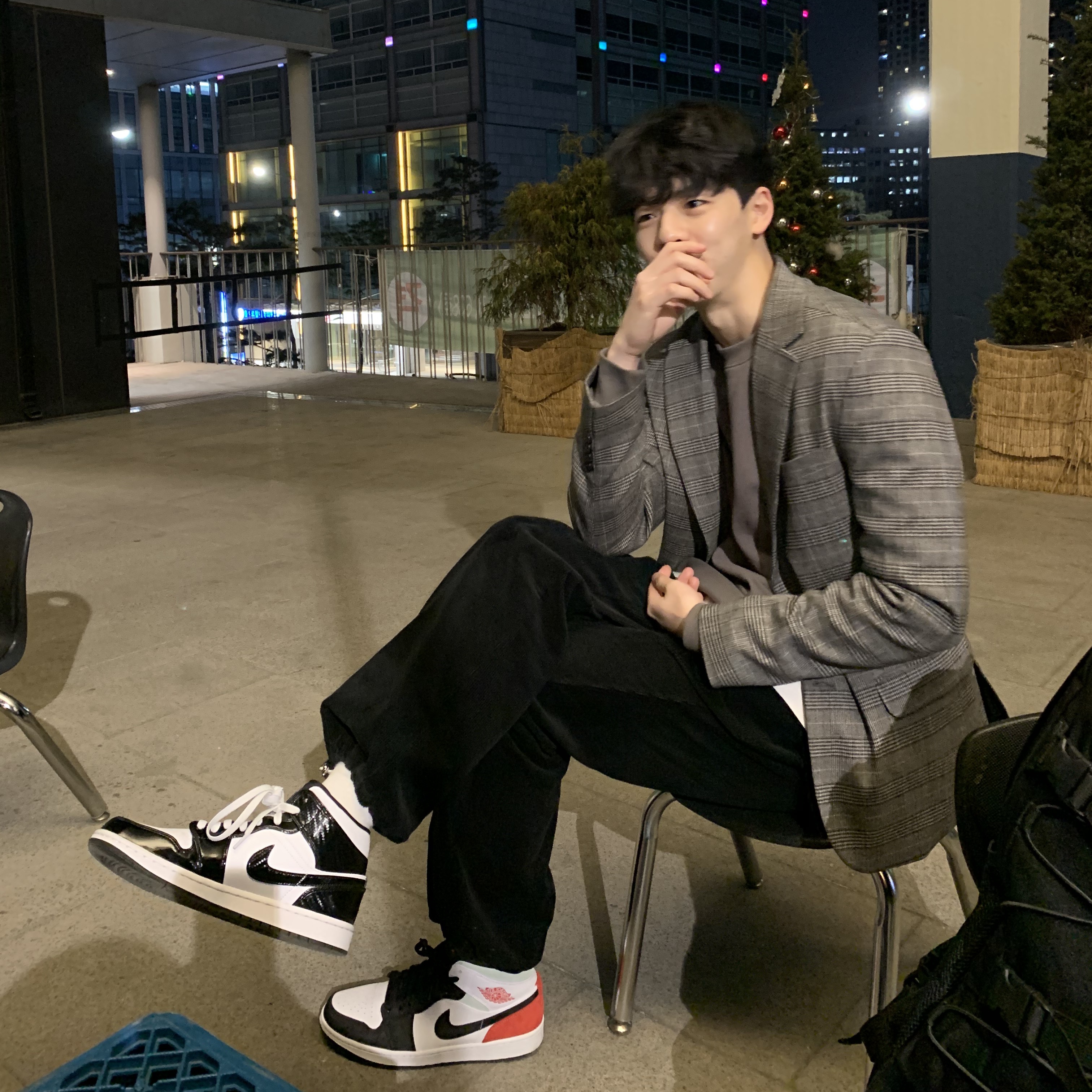 Jordan 1 Mid SE ASW Black, Jordan 1 Mid SE Track Red 착용 스타일