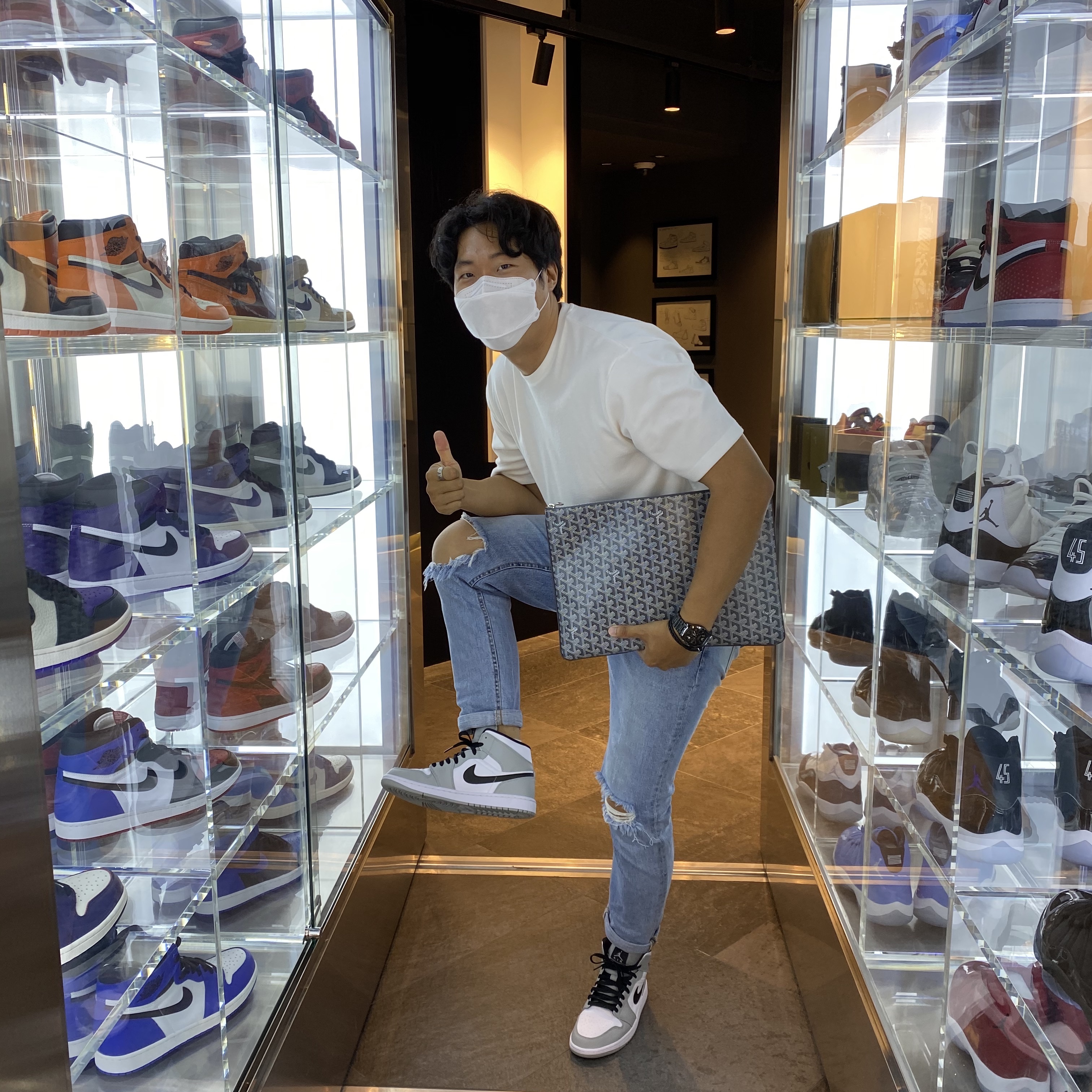 Jordan 1 Mid Light Smoke Grey 착용 스타일