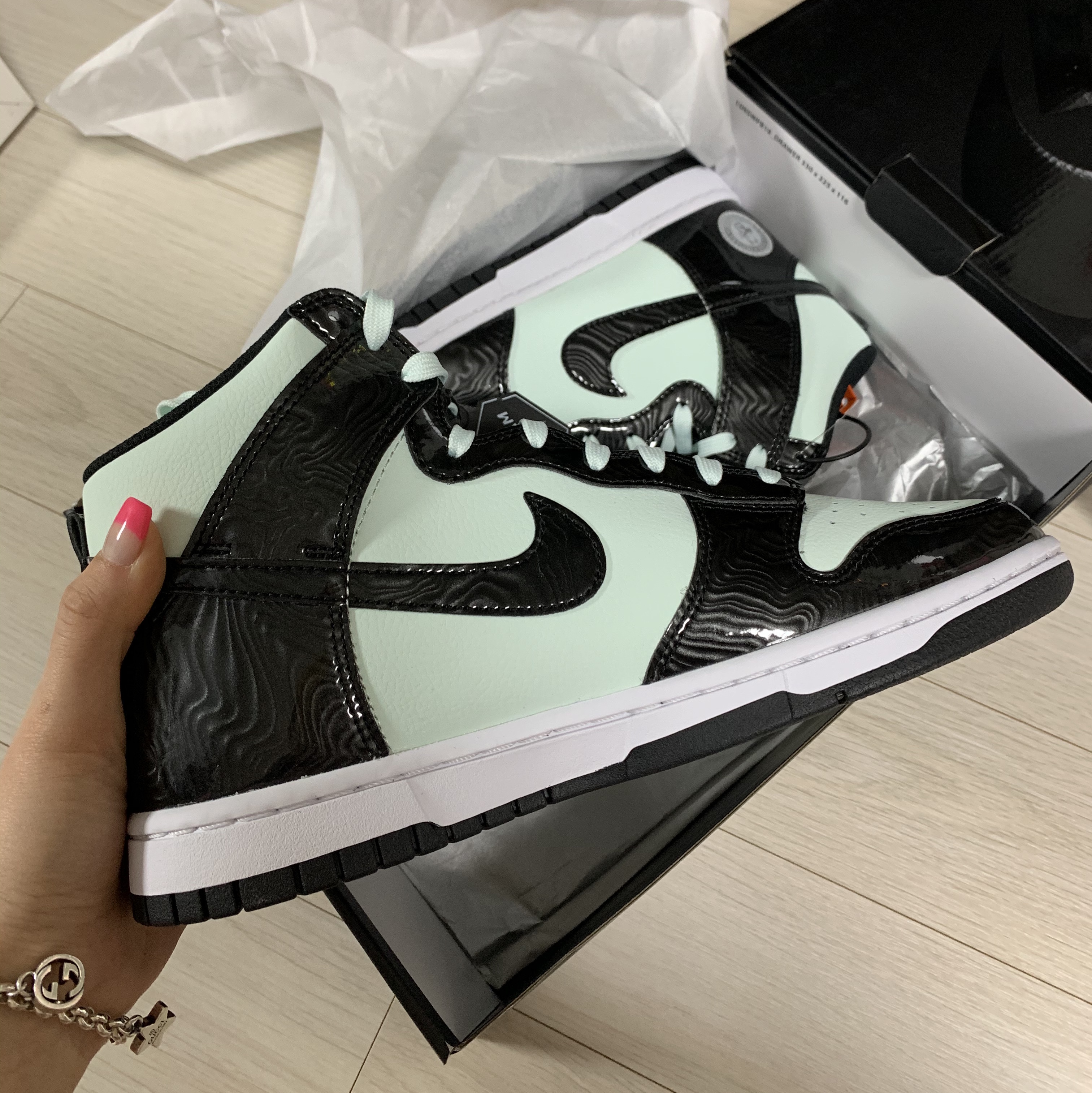 Nike Dunk High Barely Green 착용 스타일 - 4