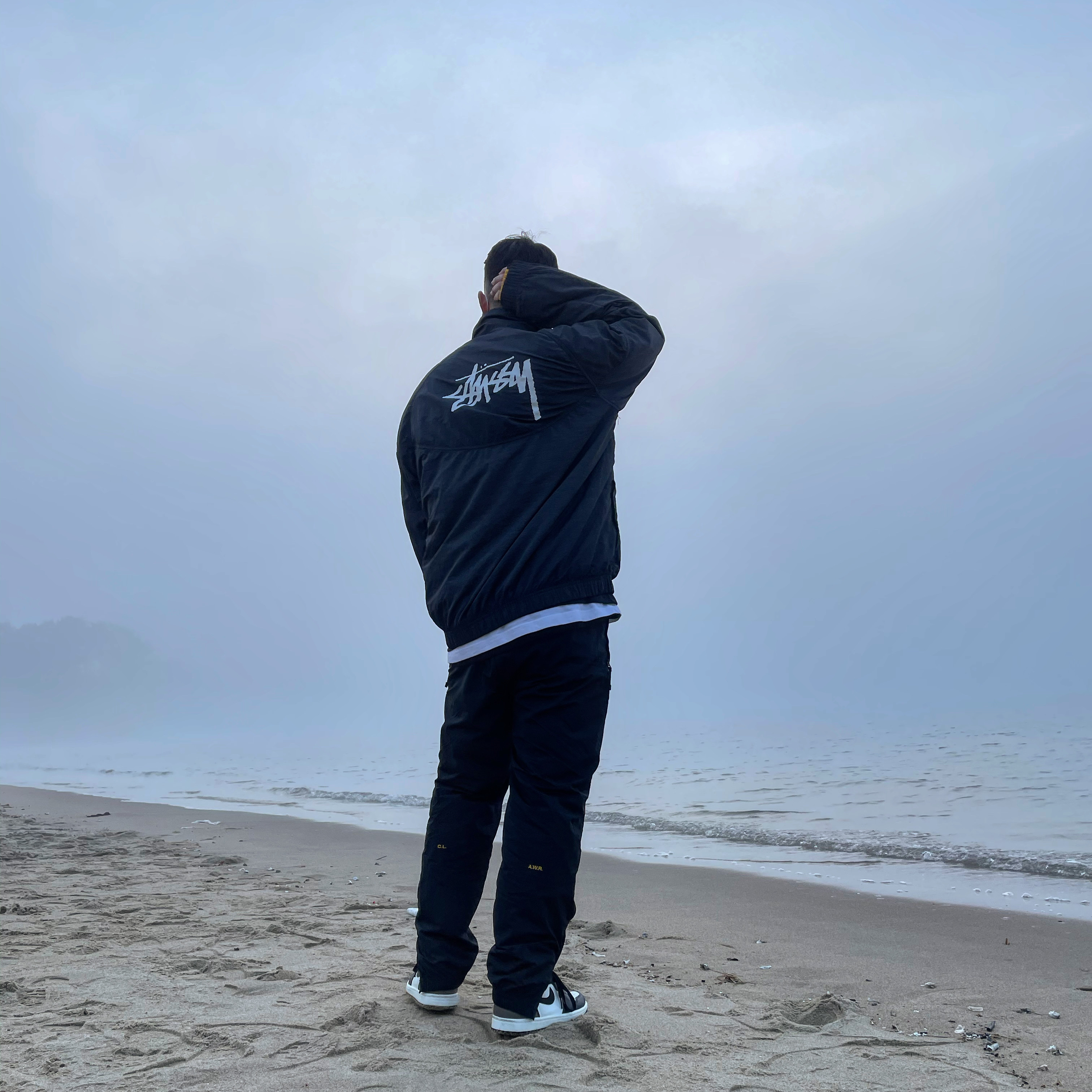 Nike x Stussy Windrunner Jacket Off Noir, Jordan 1 Retro High OG Black Mocha 착용 스타일