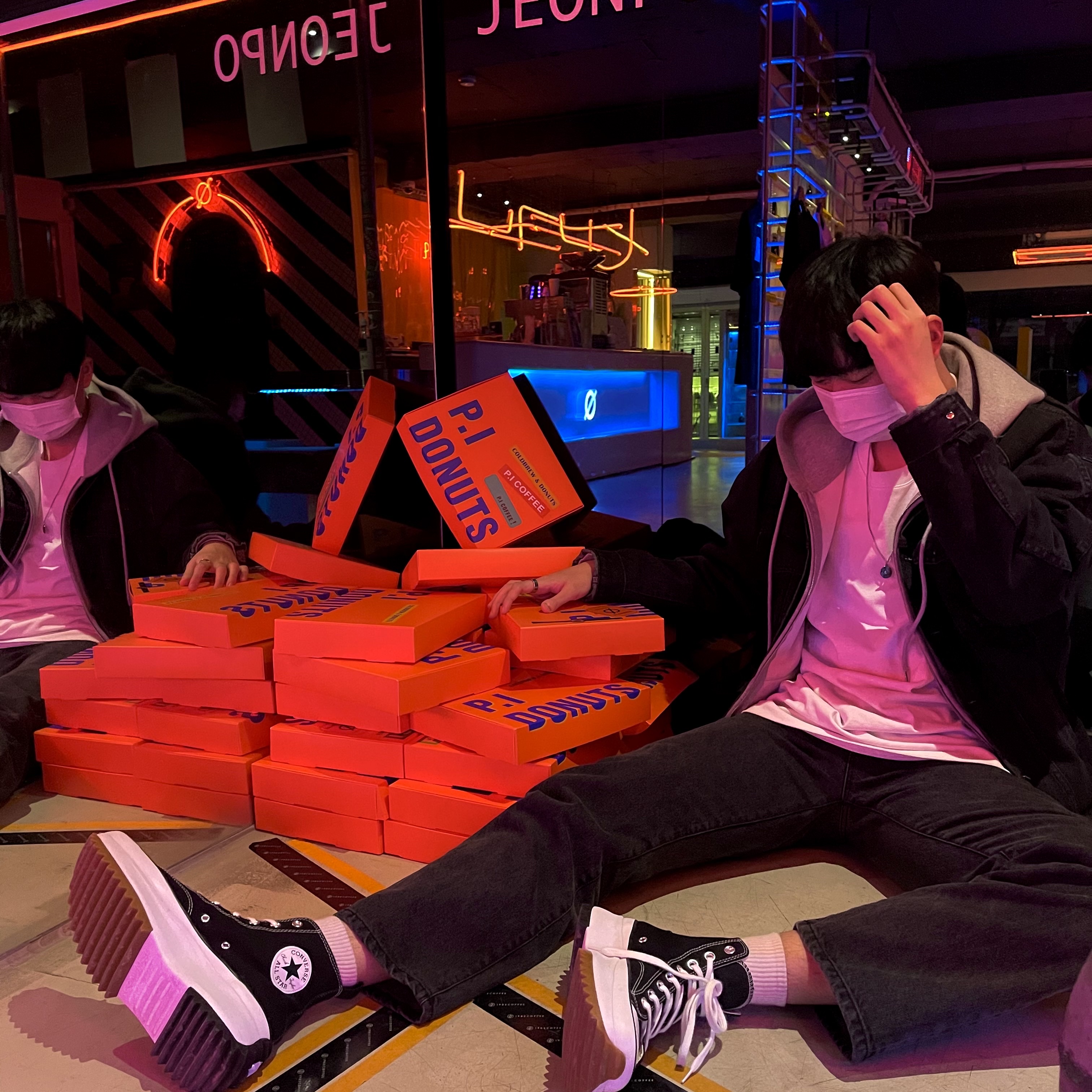 Converse Run Star Hike Hi Black White Gum 착용 스타일