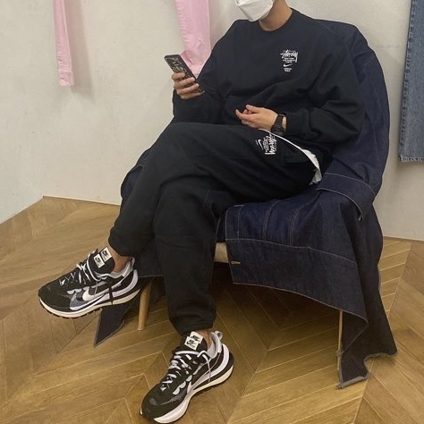 Nike x Sacai VaporWaffle Black White, Nike x Stussy NRG ZR Fleece Crewneck Black - US/EU 착용 스타일