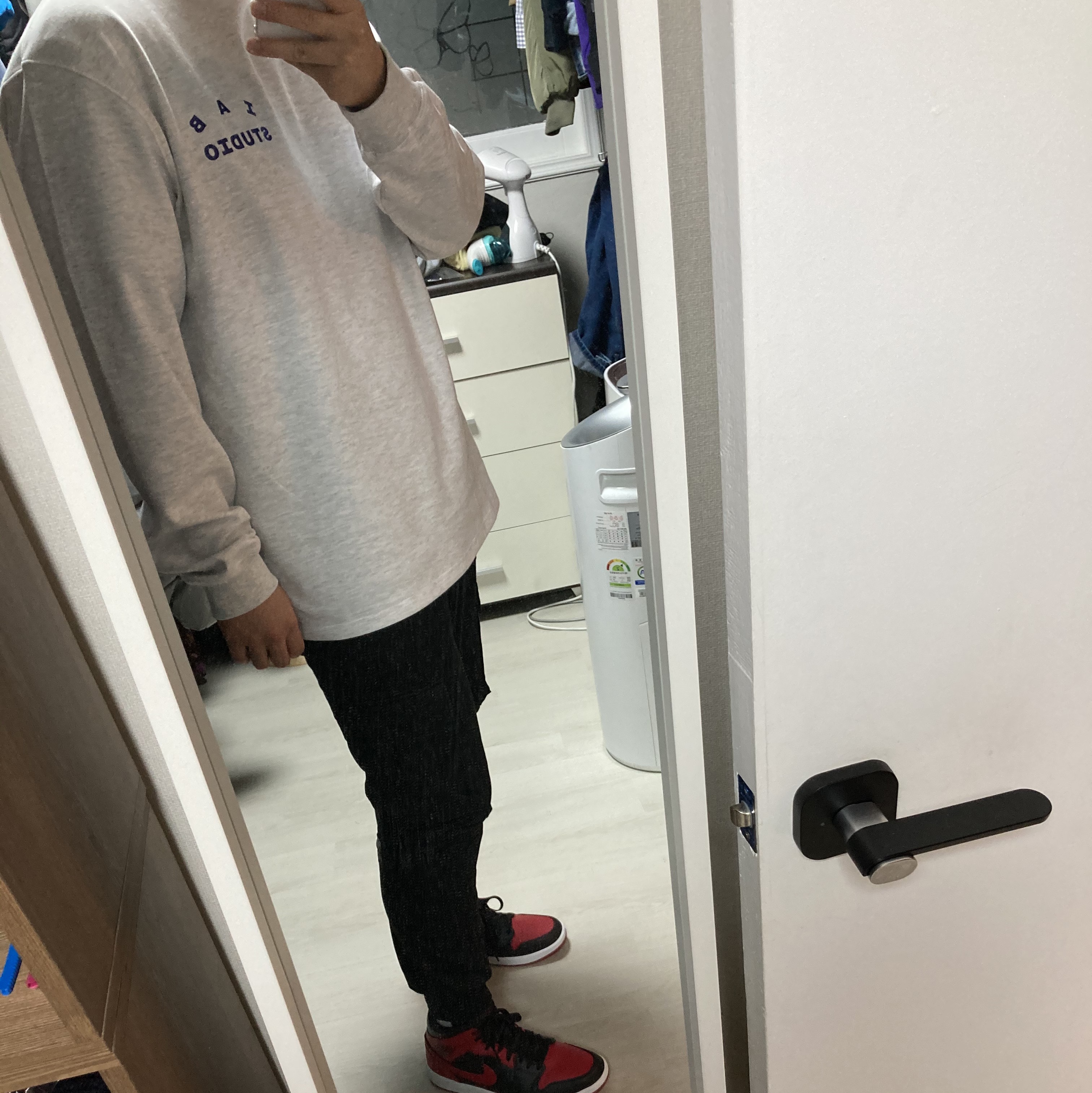 IAB Studio Long Sleeve Light Gray, Jordan 1 Mid Bred Banned 2020 착용 스타일