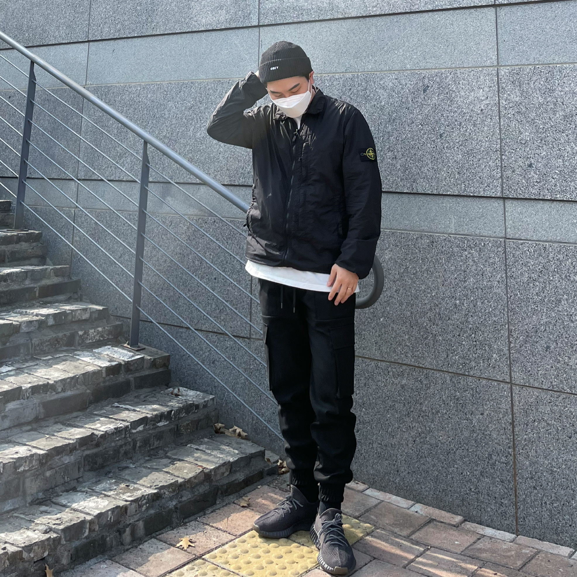 Adidas Yeezy Boost 350 V2 Cinder 착용 스타일