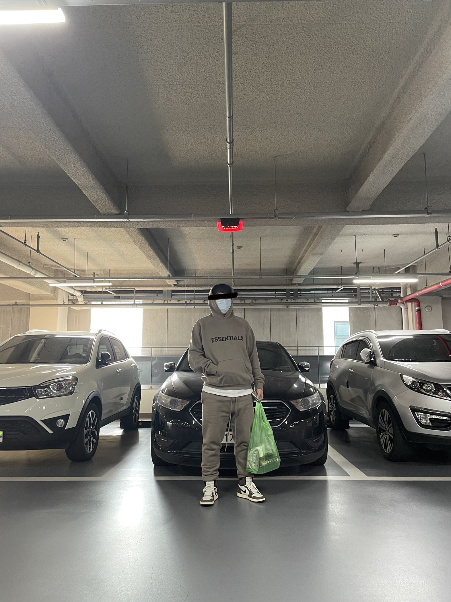 Essentials 3D Silicon Applique Pullover Hoodie Taupe - 20FW, Essentials Sweatpants Taupe - 20FW 착용 스타일