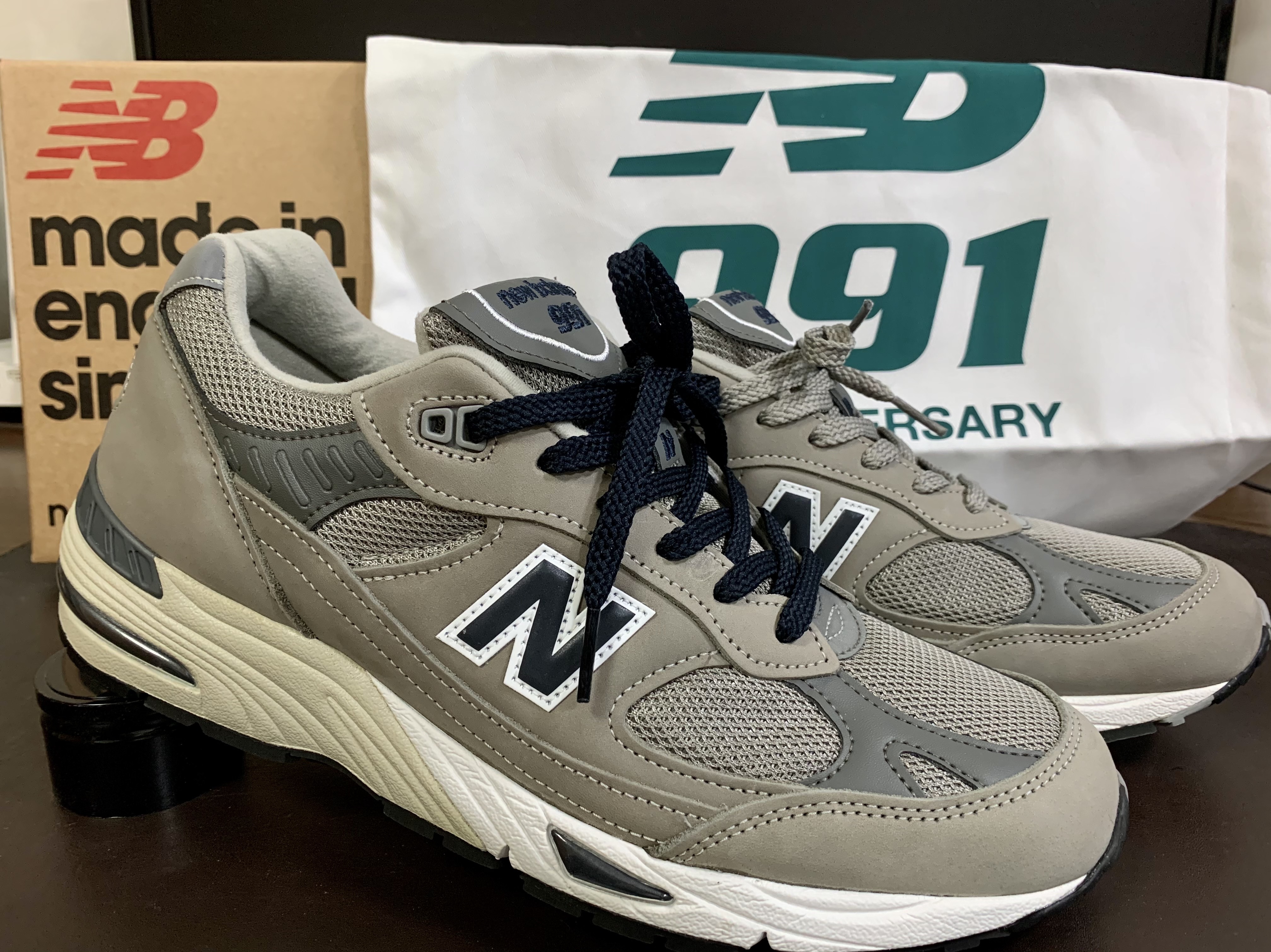 New Balance 991 Made in UK 20th Anniversary Grey 착용 스타일 - 1