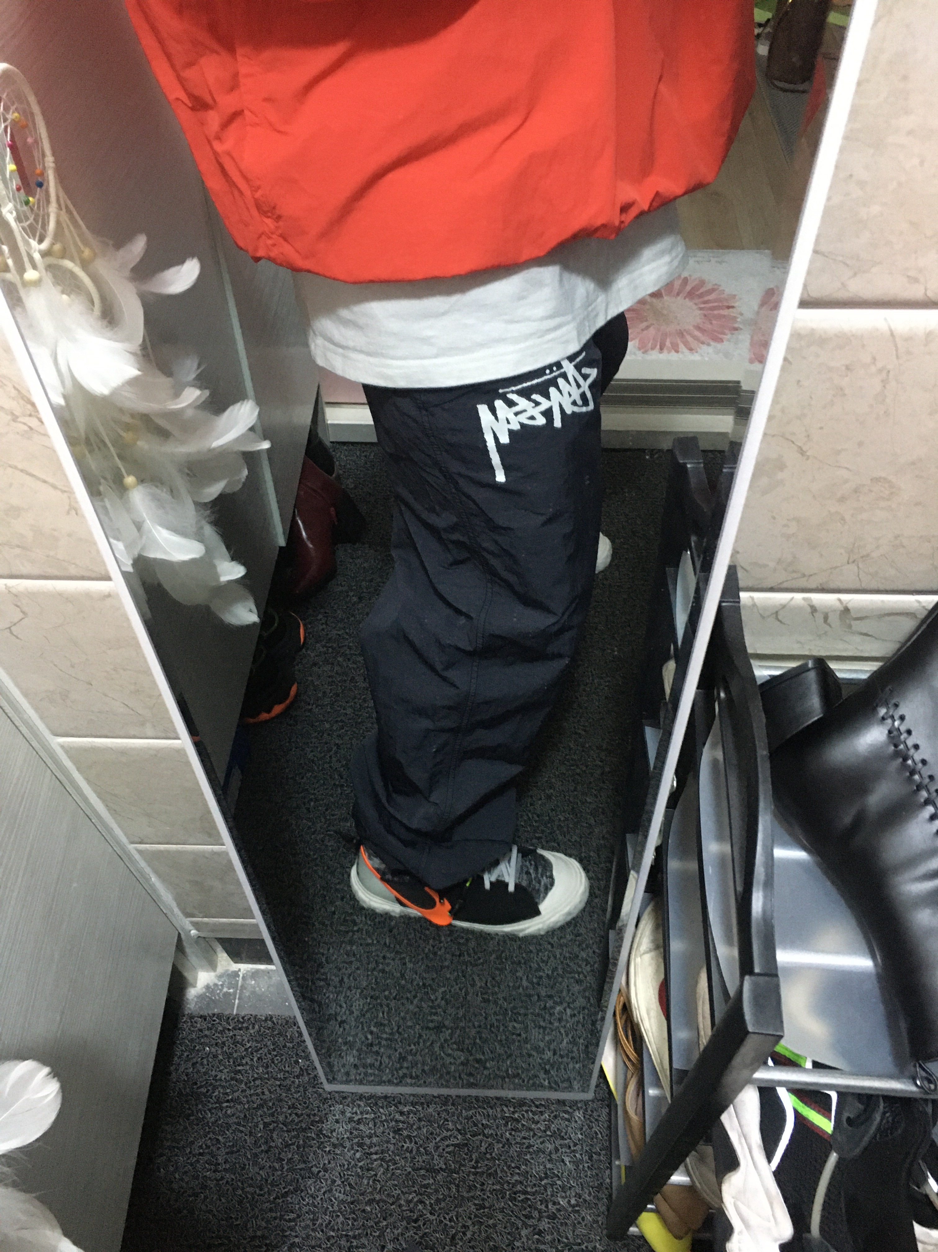 Nike x Stussy Windrunner Jacket Habanero Red, Nike x Stussy Beach Pants Off Noir 착용 스타일 - 2