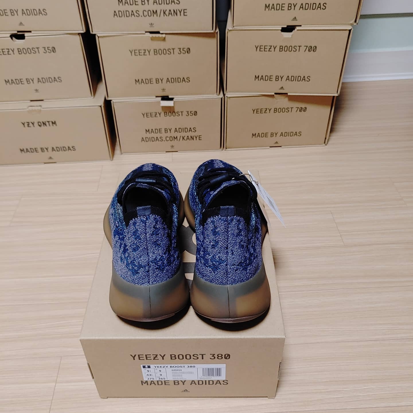 Adidas Yeezy Boost 380 Covellite 착용 스타일 - 5