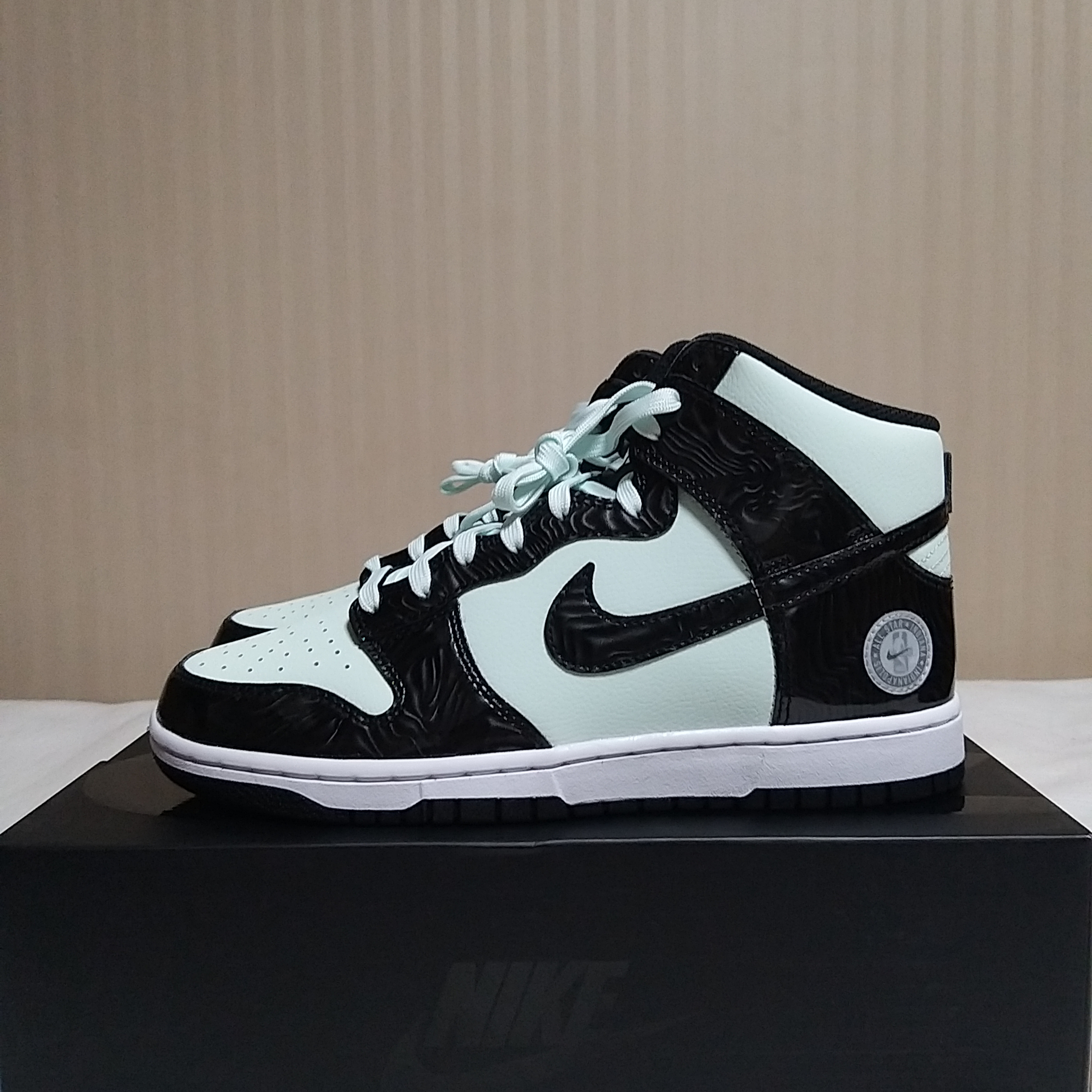 Nike Dunk High Barely Green 착용 스타일