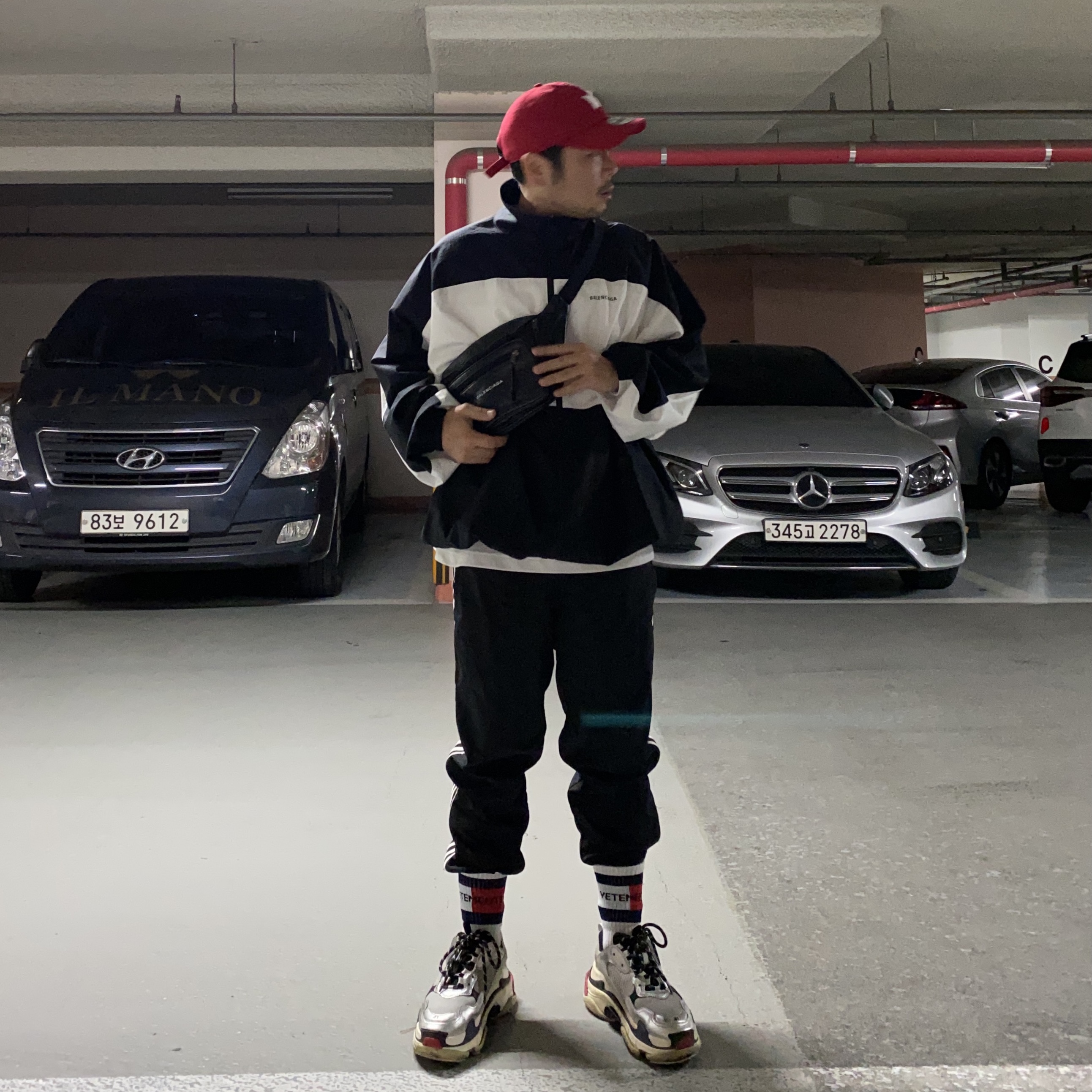 Balenciaga Triple S White Black Red 2019 착용 스타일 - 2