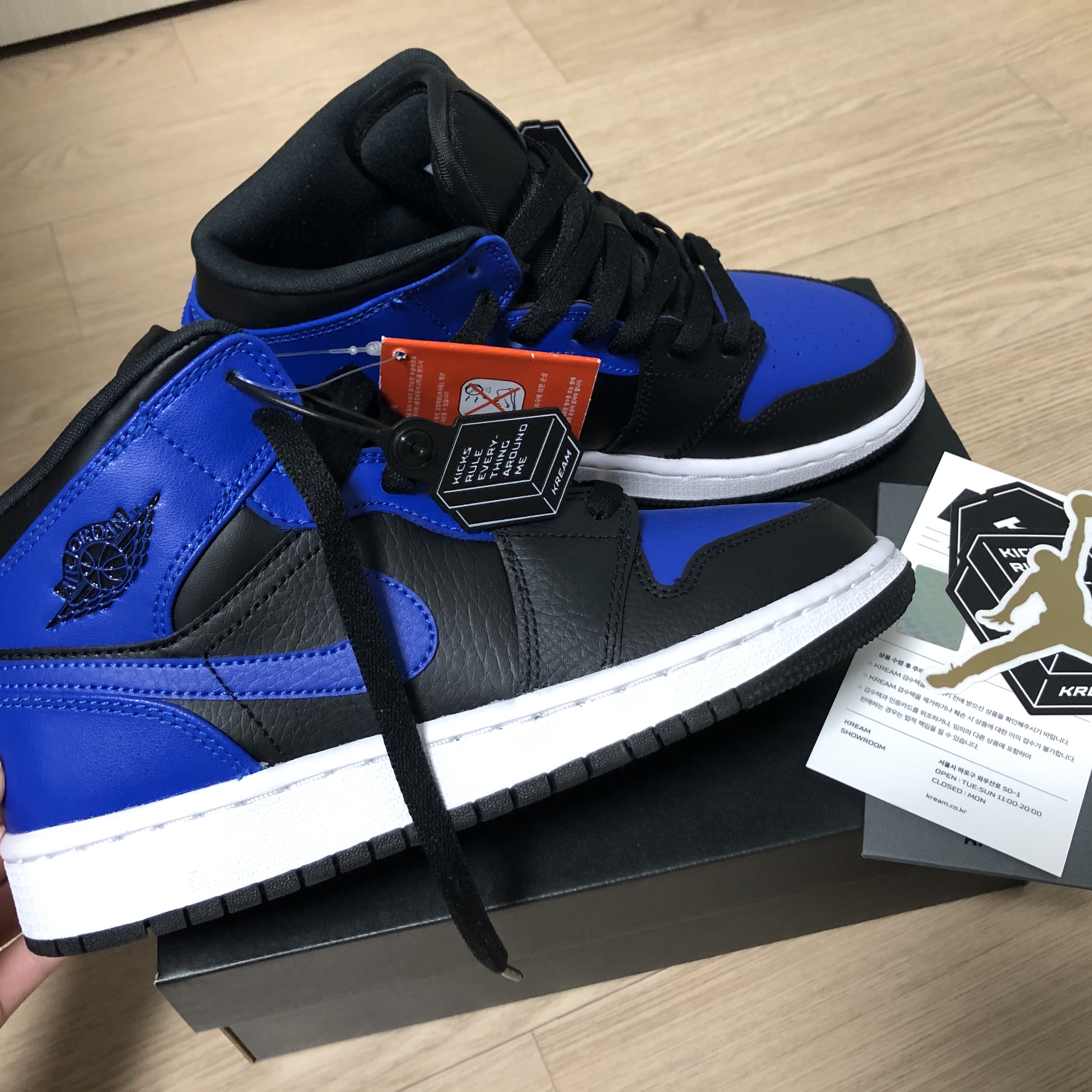 (GS) Jordan 1 Mid Black Hyper Royal 착용 스타일