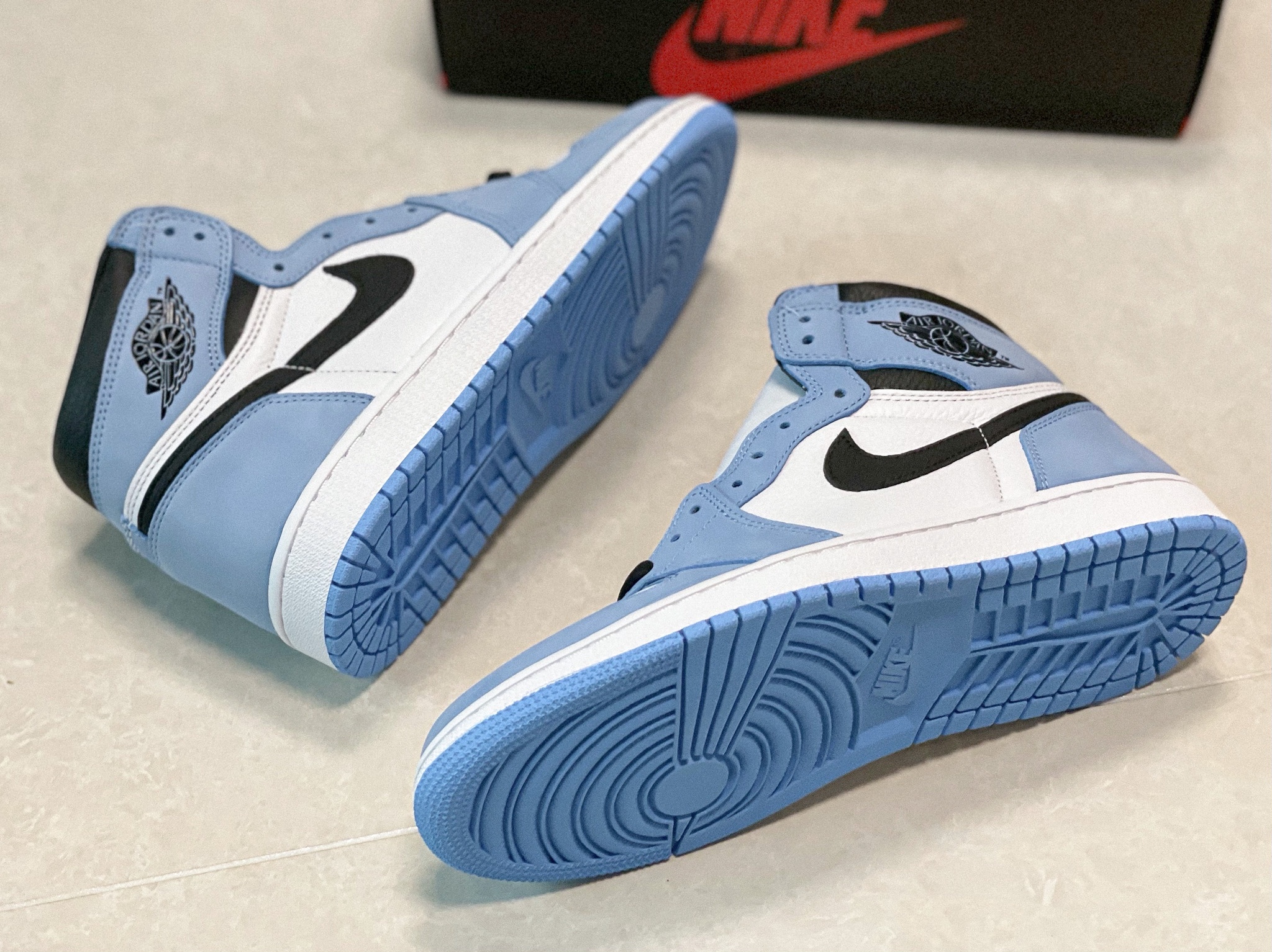 Jordan 1 Retro High OG University Blue 착용 스타일