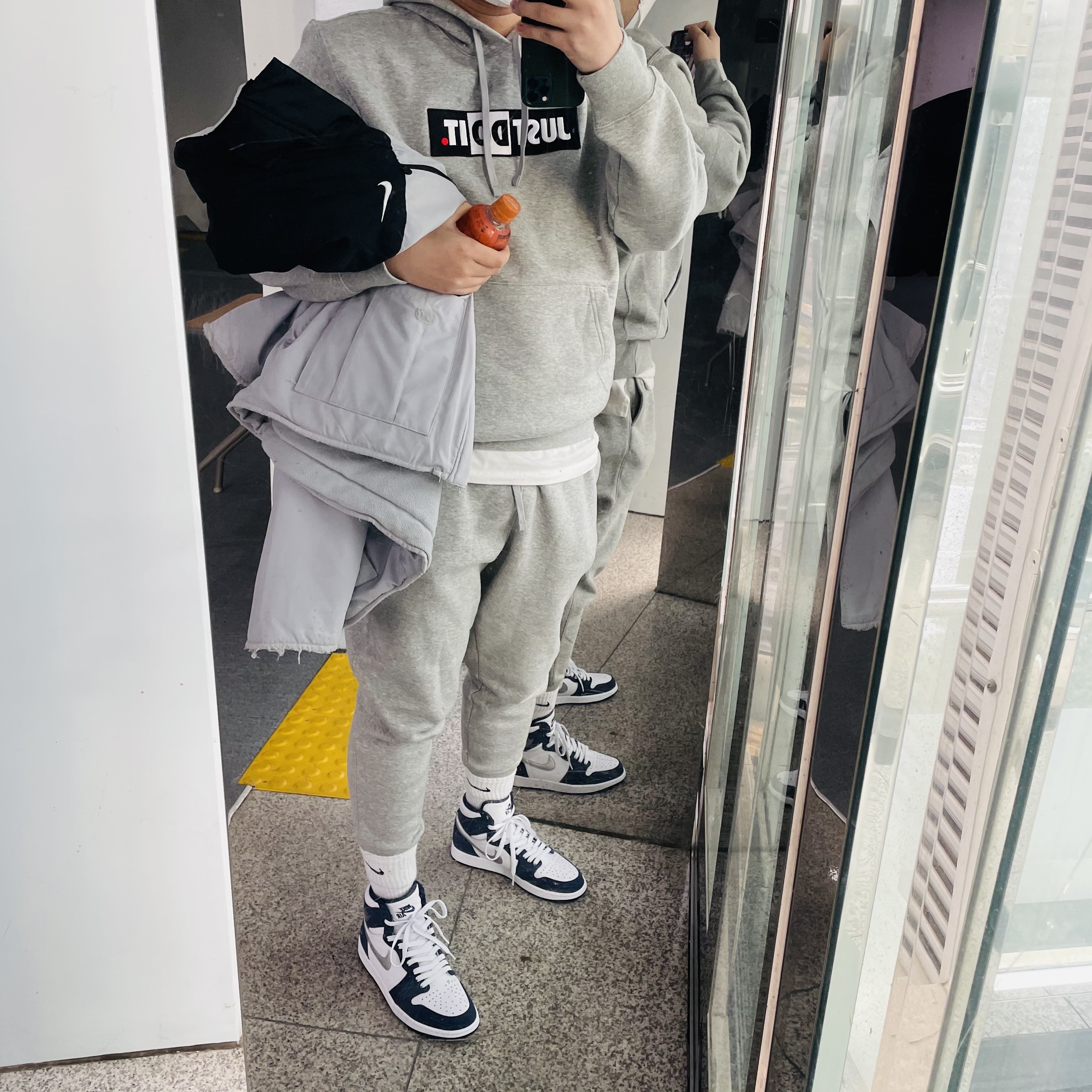 Jordan 1 Retro High OG CO.JP Midnight Navy 착용 스타일