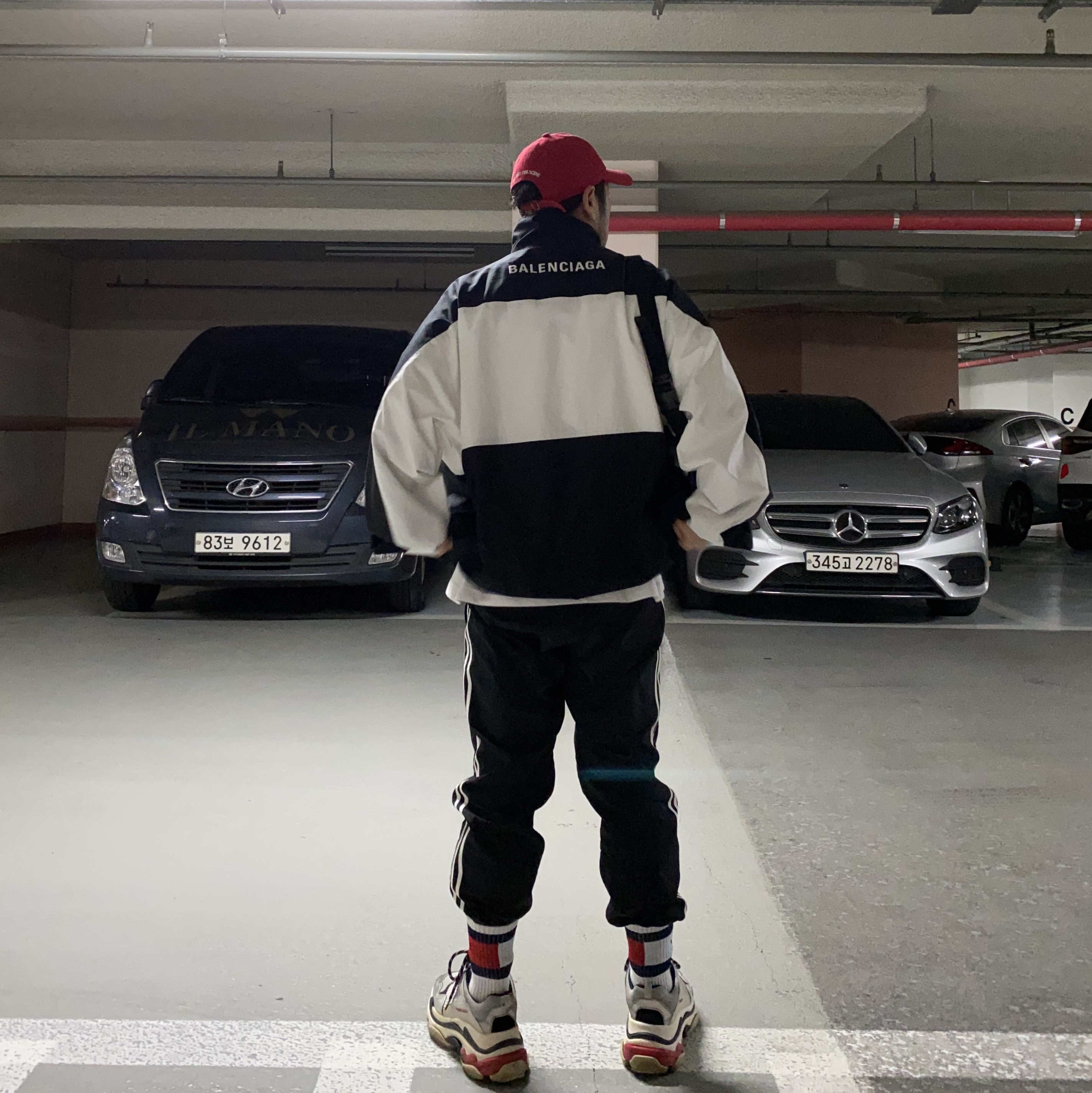 Balenciaga Triple S White Black Red 2019 착용 스타일 - 1