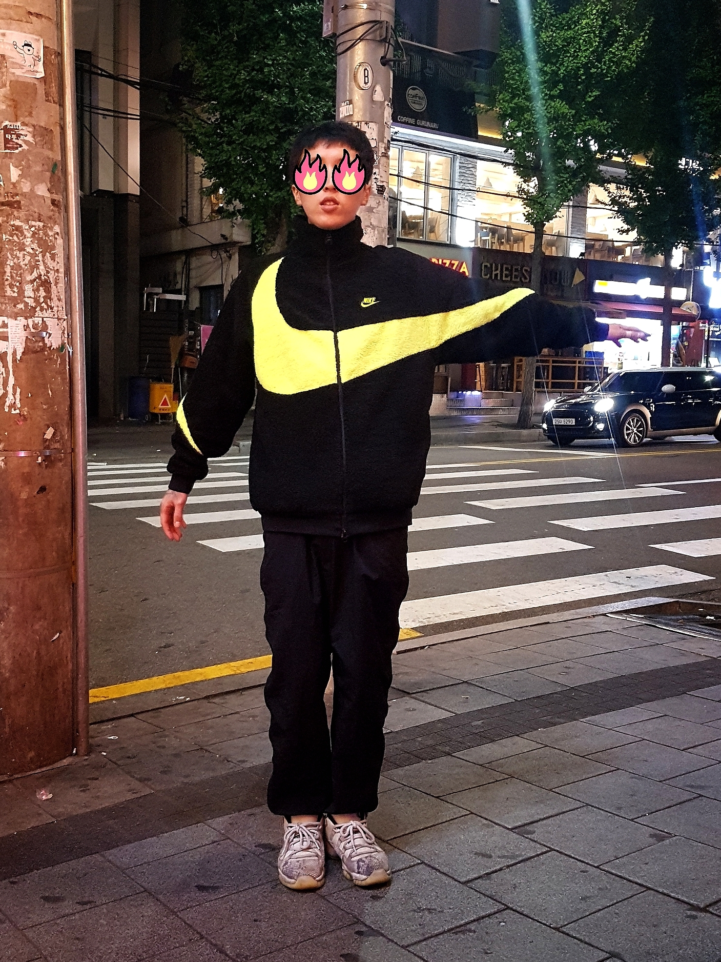 Nike Big Swoosh Full Zip Jacket Black Volt, Jordan 11 Retro Low Snake Light Bone 착용 스타일