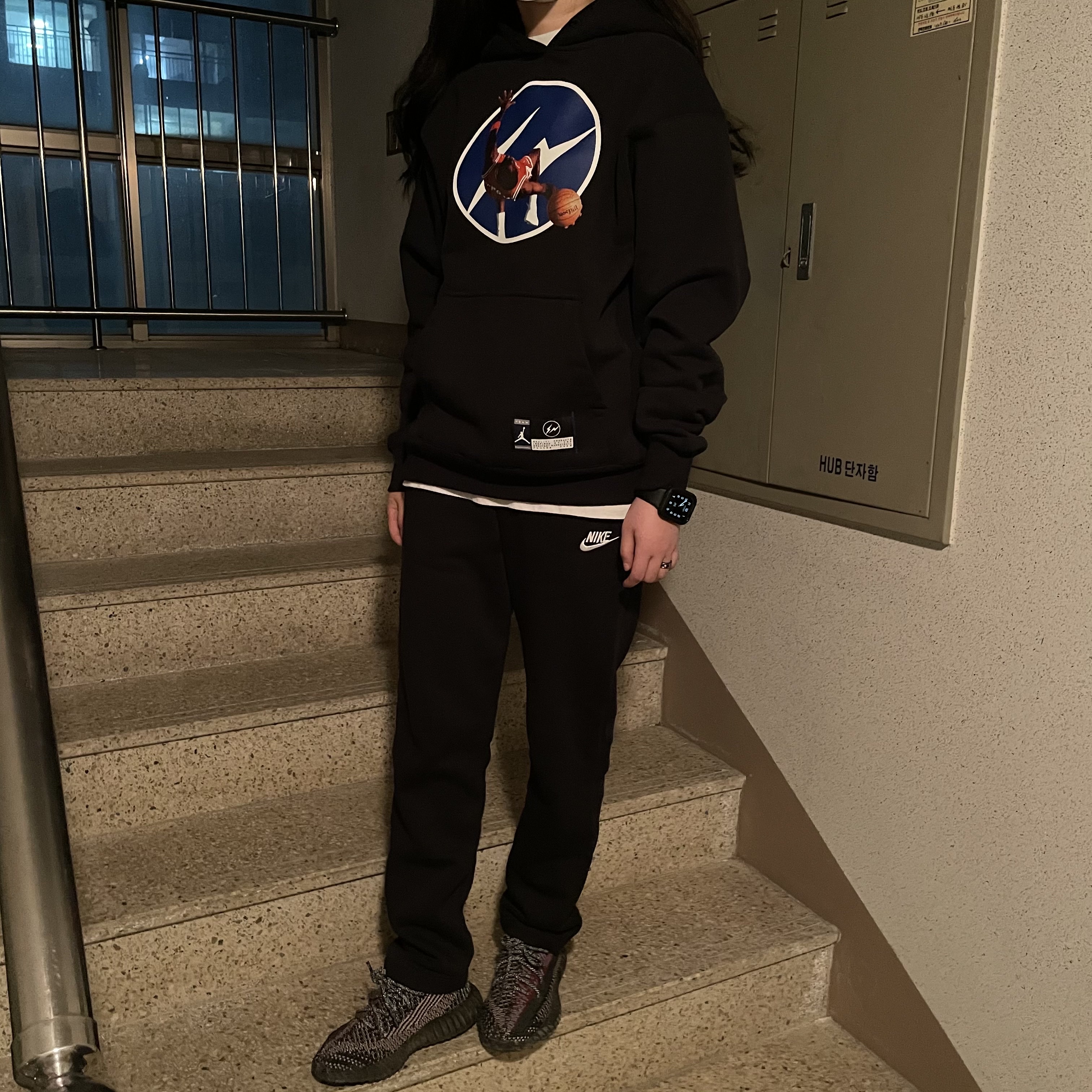 Jordan x Fragment Image Pullover Hoodie Black - Asia, Adidas Yeezy Boost 350 V2 Yecheil - Non-Reflective 착용 스타일
