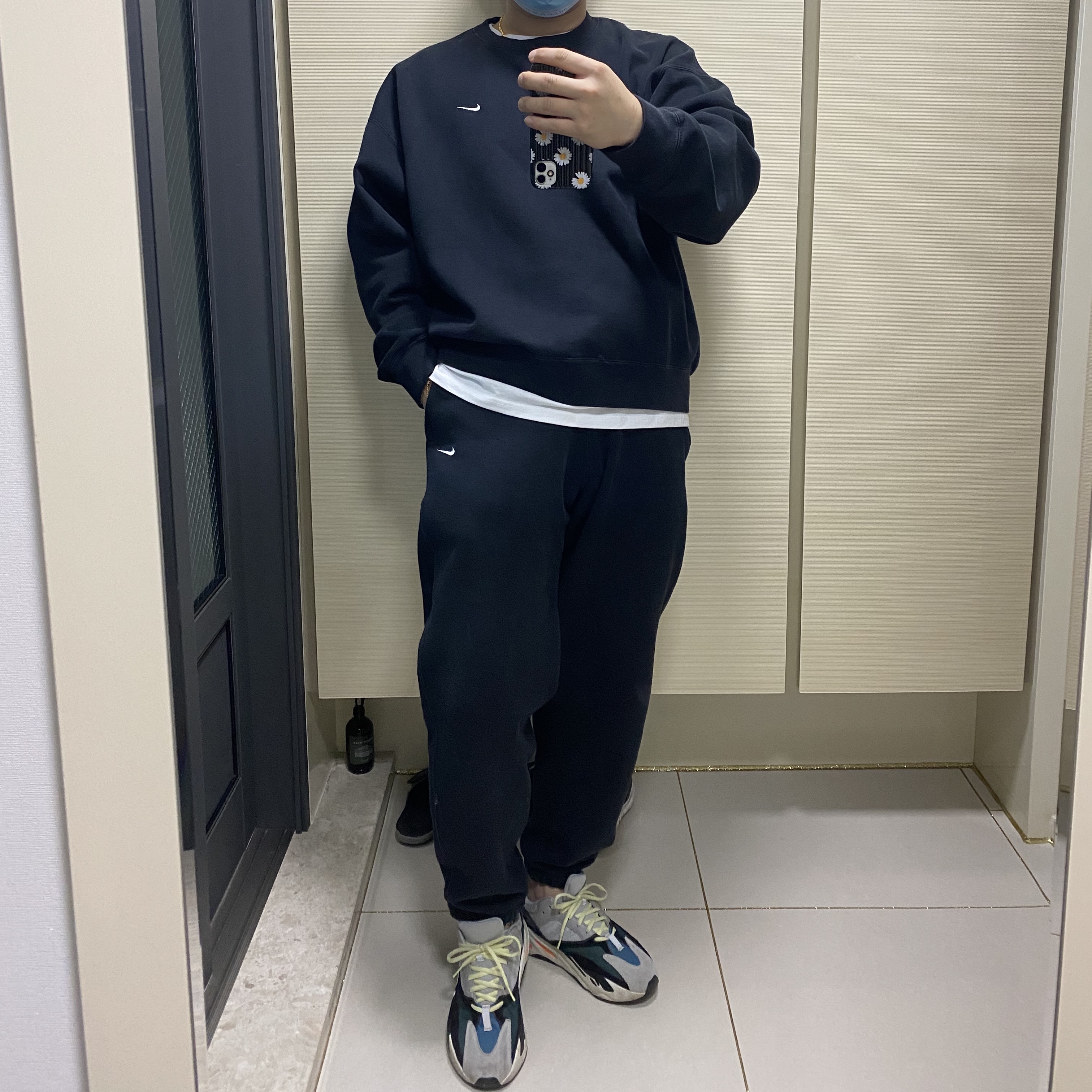 Adidas Yeezy Boost 700 Wave Runner Solid Grey 2017/2019 착용 스타일