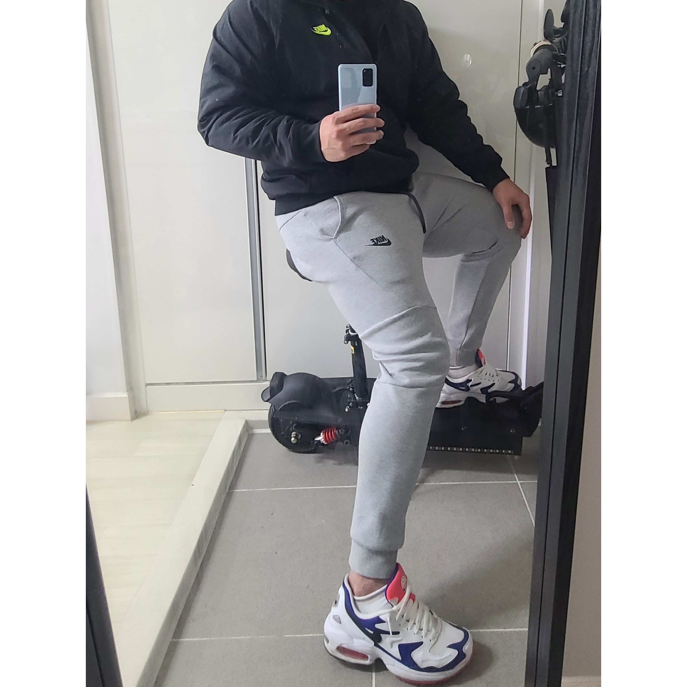 Nike Big Swoosh Full Zip Jacket Black Volt 착용 스타일