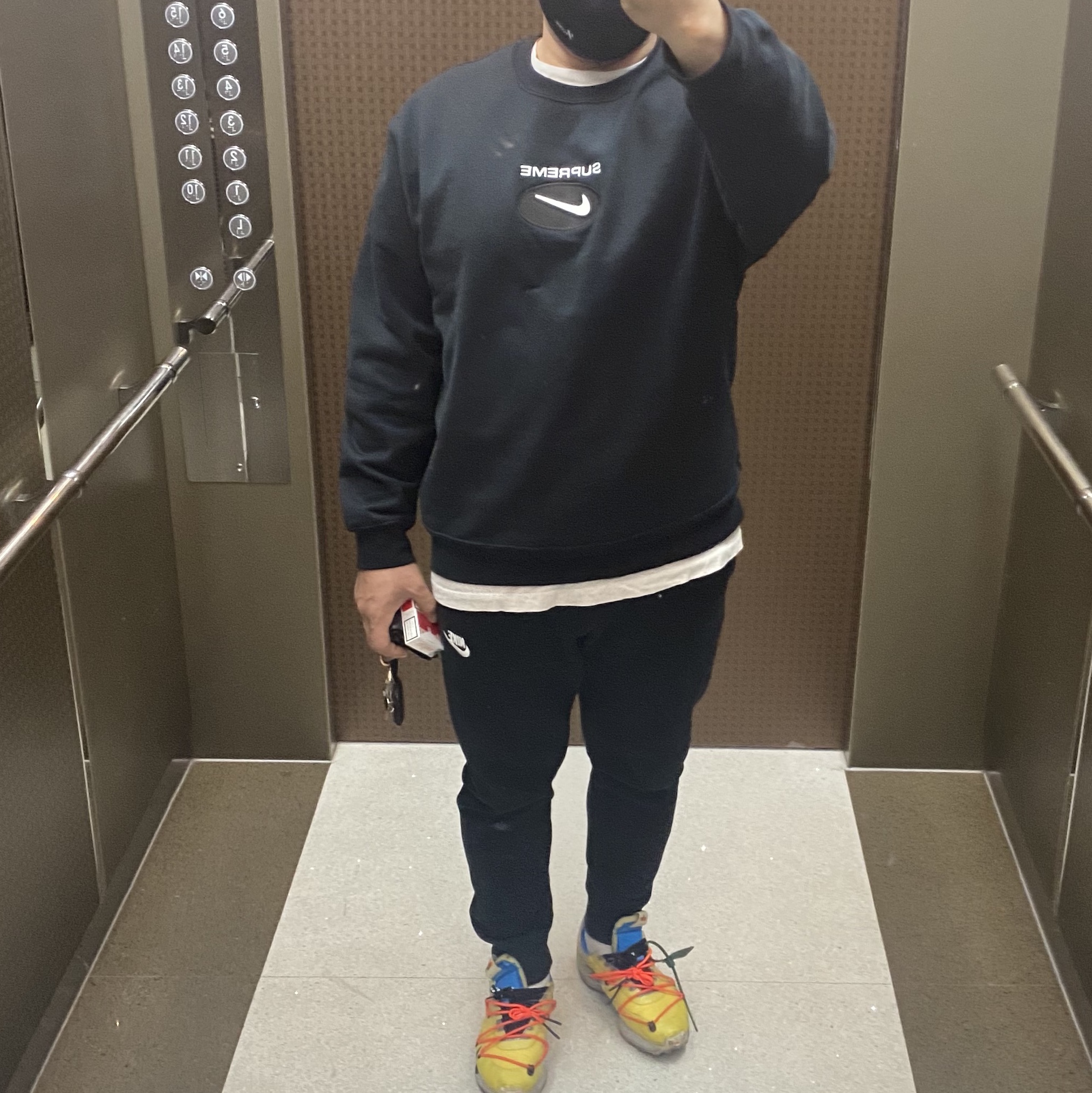 Supreme x Nike Jewel Crewneck Black - 20FW, (W) Nike x Off-White Vapor Street Tour Yellow 착용 스타일