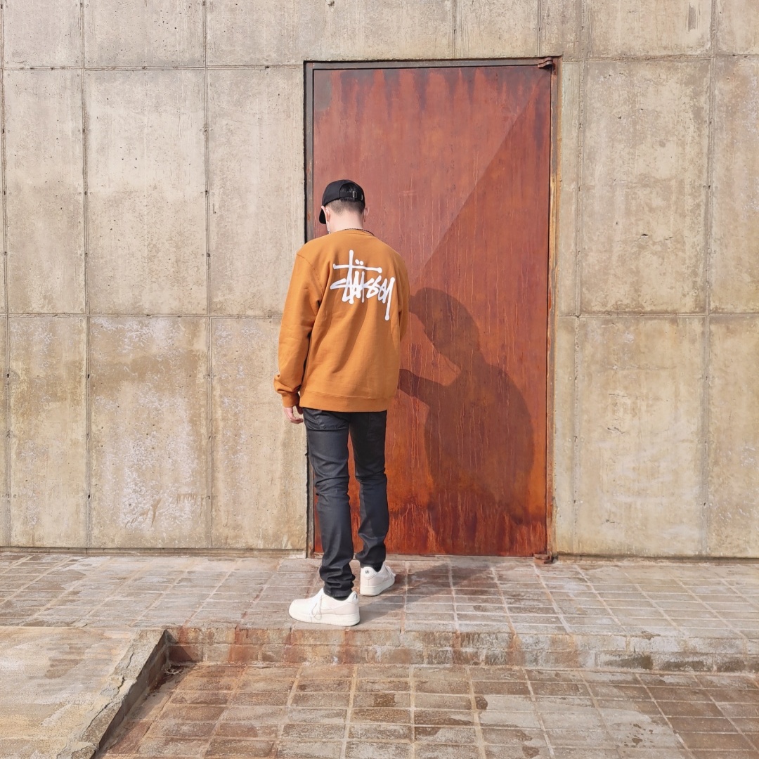 Nike x Stussy Air Force 1 Low Fossil 착용 스타일 - 3