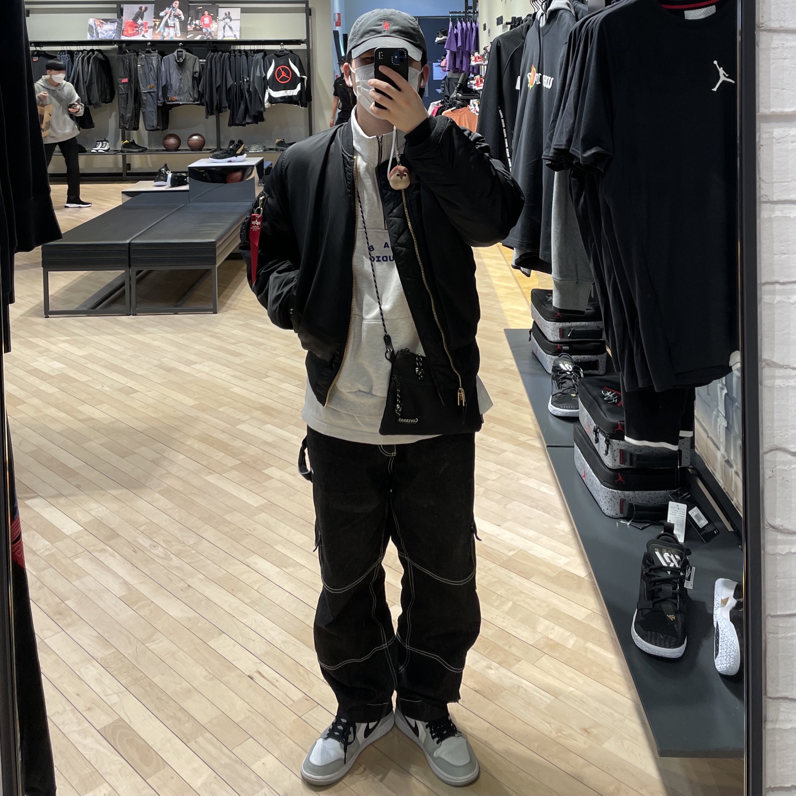 IAB Studio Half Zip Pullover Light Gray, Jordan 1 Mid Light Smoke Grey 착용 스타일