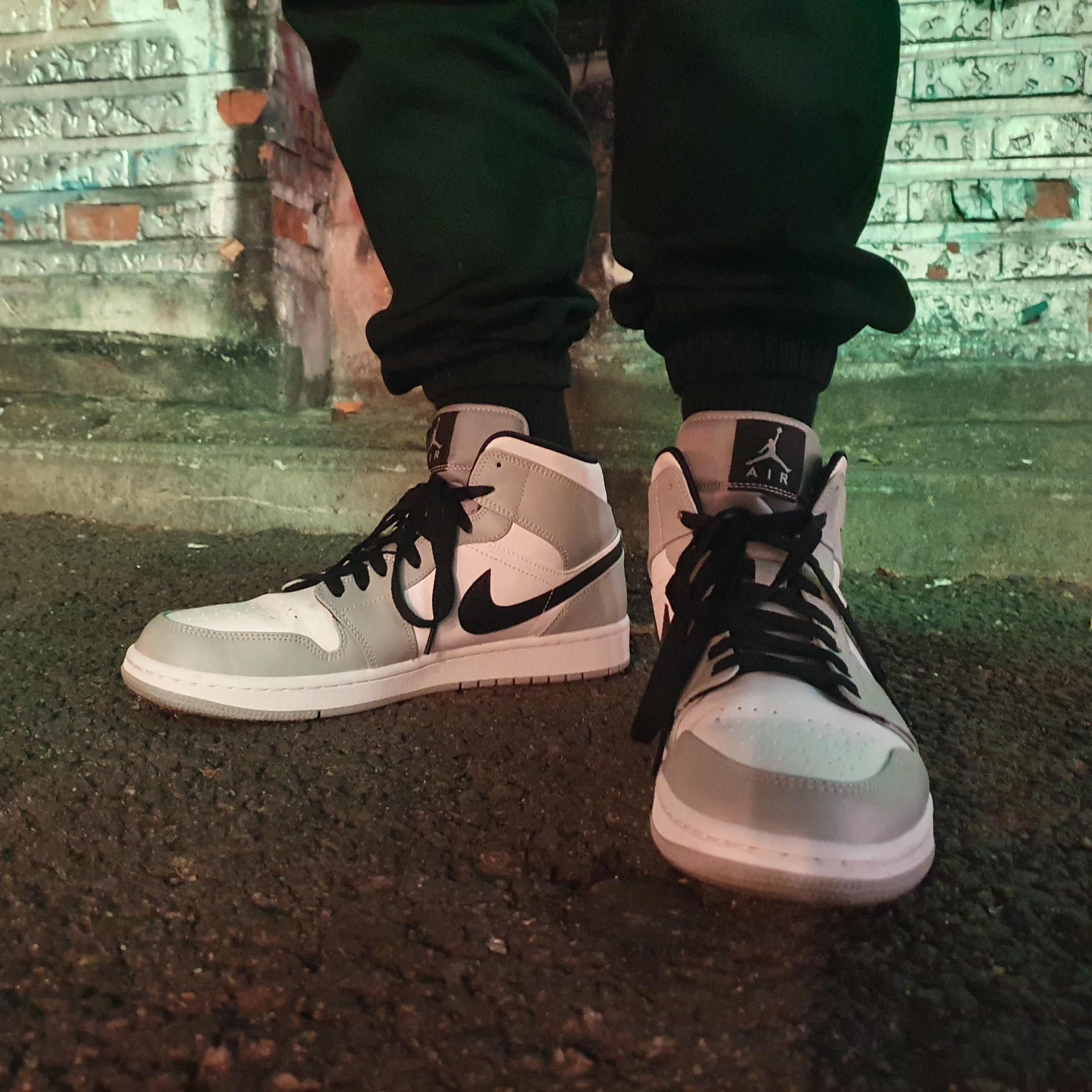 Jordan 1 Mid Light Smoke Grey 착용 스타일