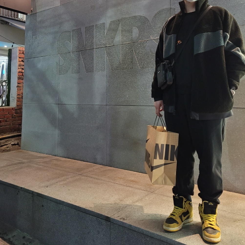 Nike Big Swoosh Full Zip Jacket Black Anthracite 착용 스타일