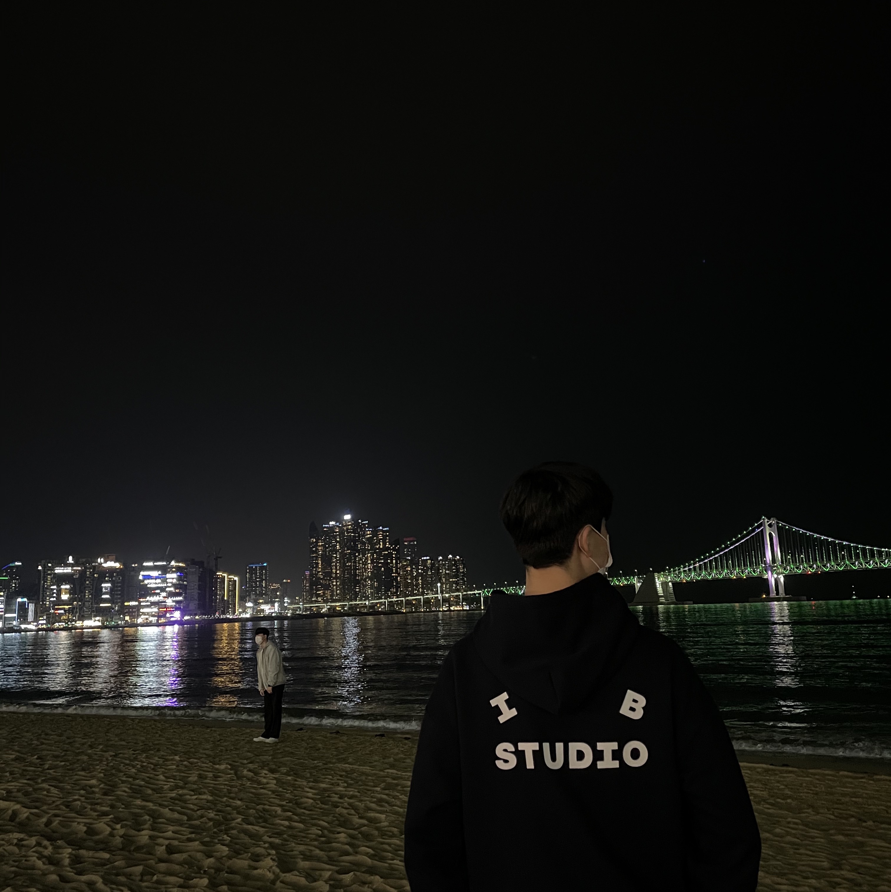 IAB Studio Hoodie Navy - 21SS 착용 스타일