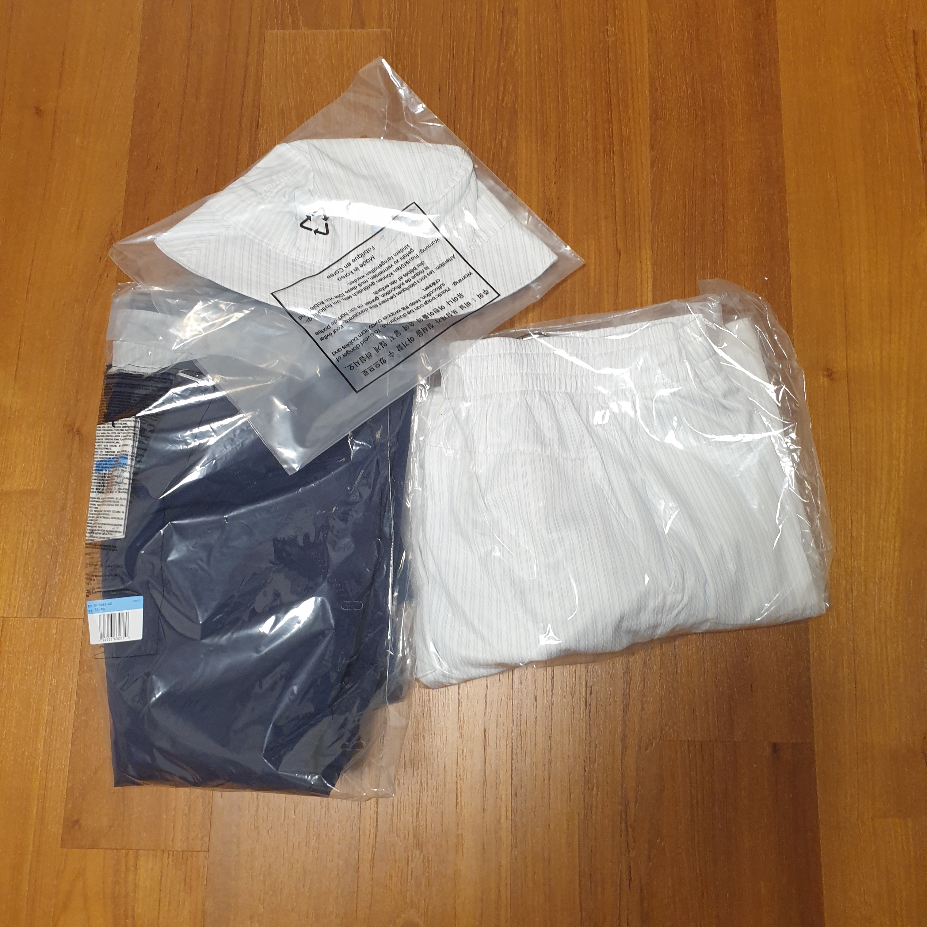 Nike x Kim Jones Bucket Hat White, Nike x Kim Jones Reversible Parka Navy - Asia 착용 스타일 - 1
