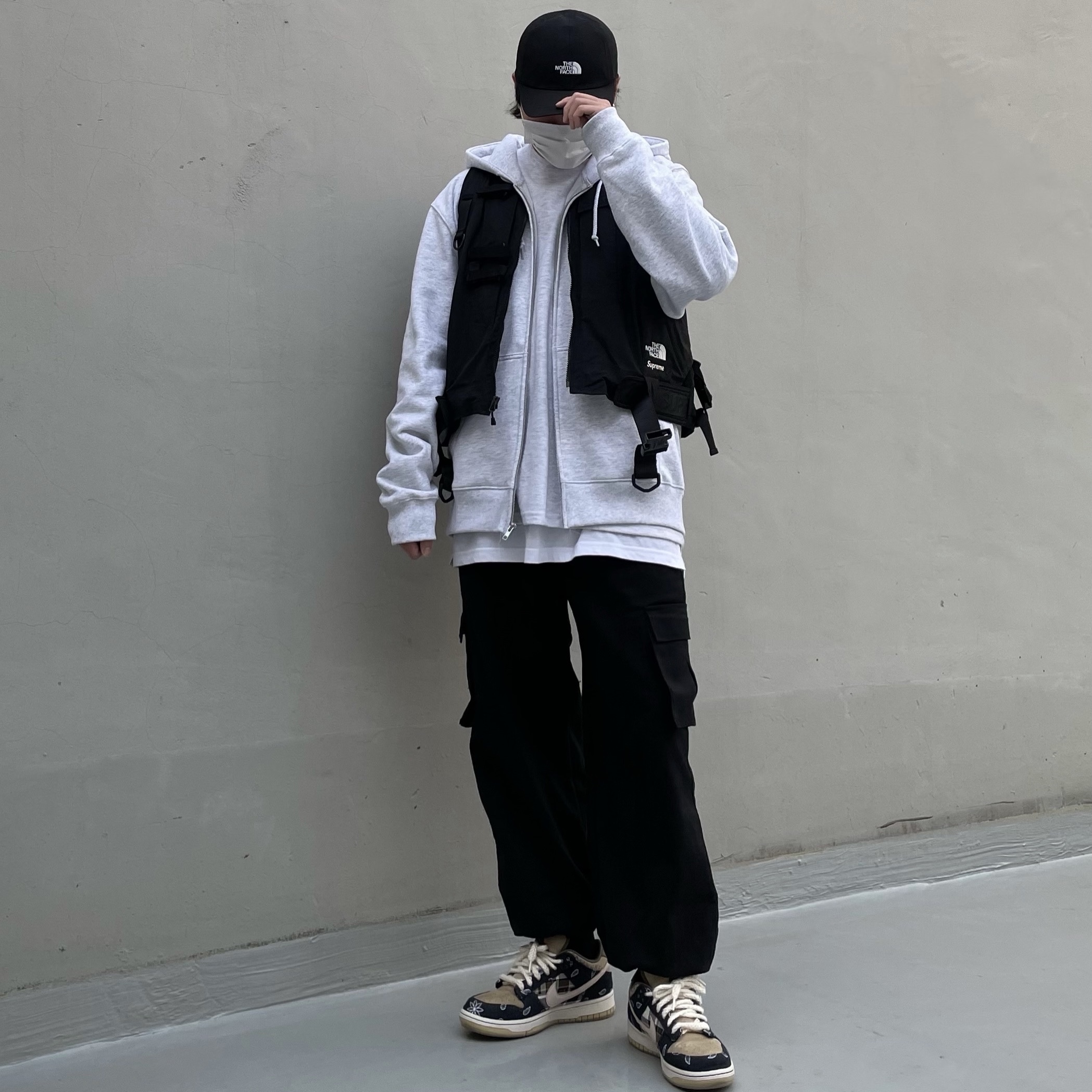 Nike x Travis Scott SB Dunk Low, Supreme x The North Face RTG Jacket + Vest Black - 20SS 착용 스타일