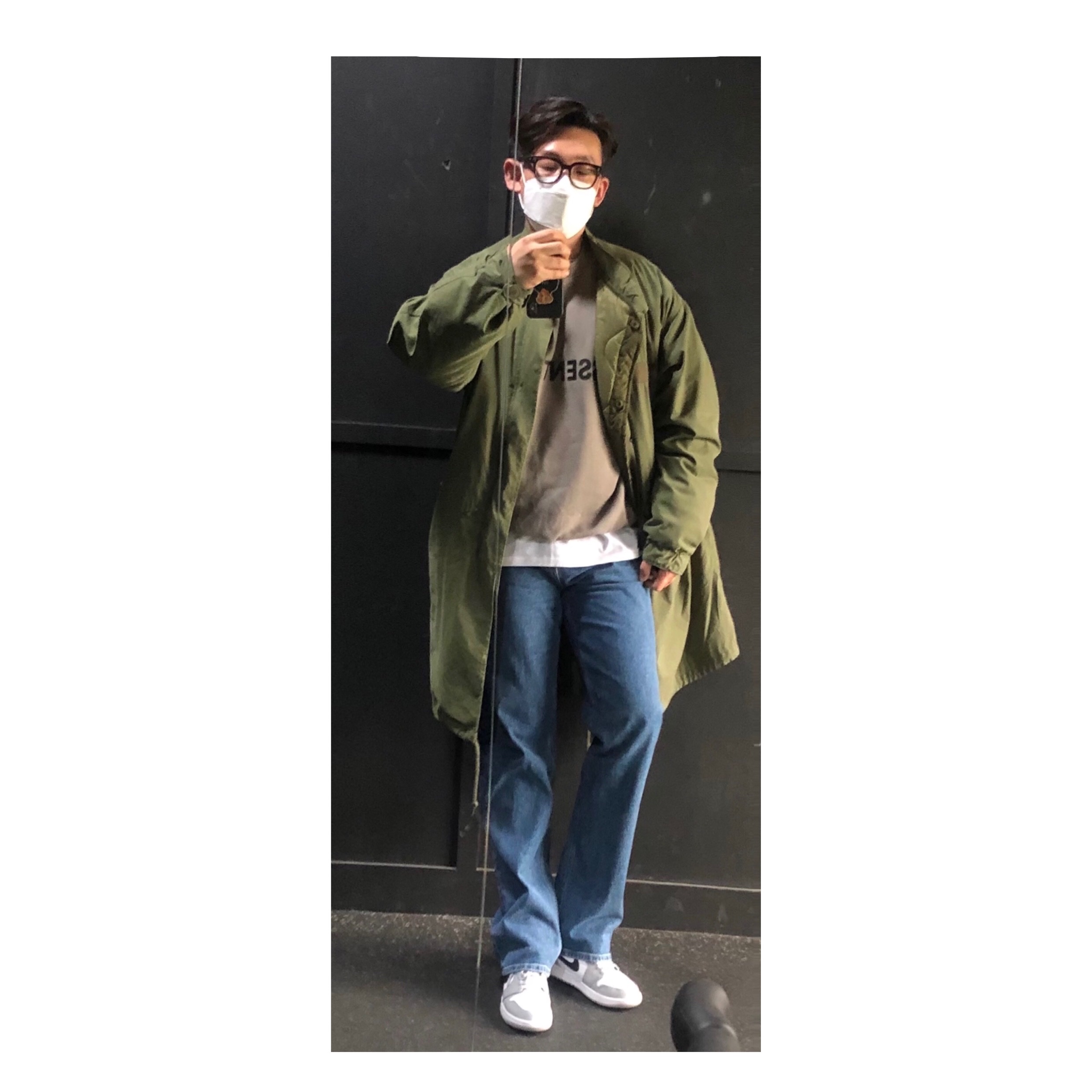 Essentials 3D Silicon Applique Boxy Long Sleeve T-Shirt Gray Flannel/Charcoal - 20SS, Jordan 1 Mid Light Smoke Grey 착용 스타일