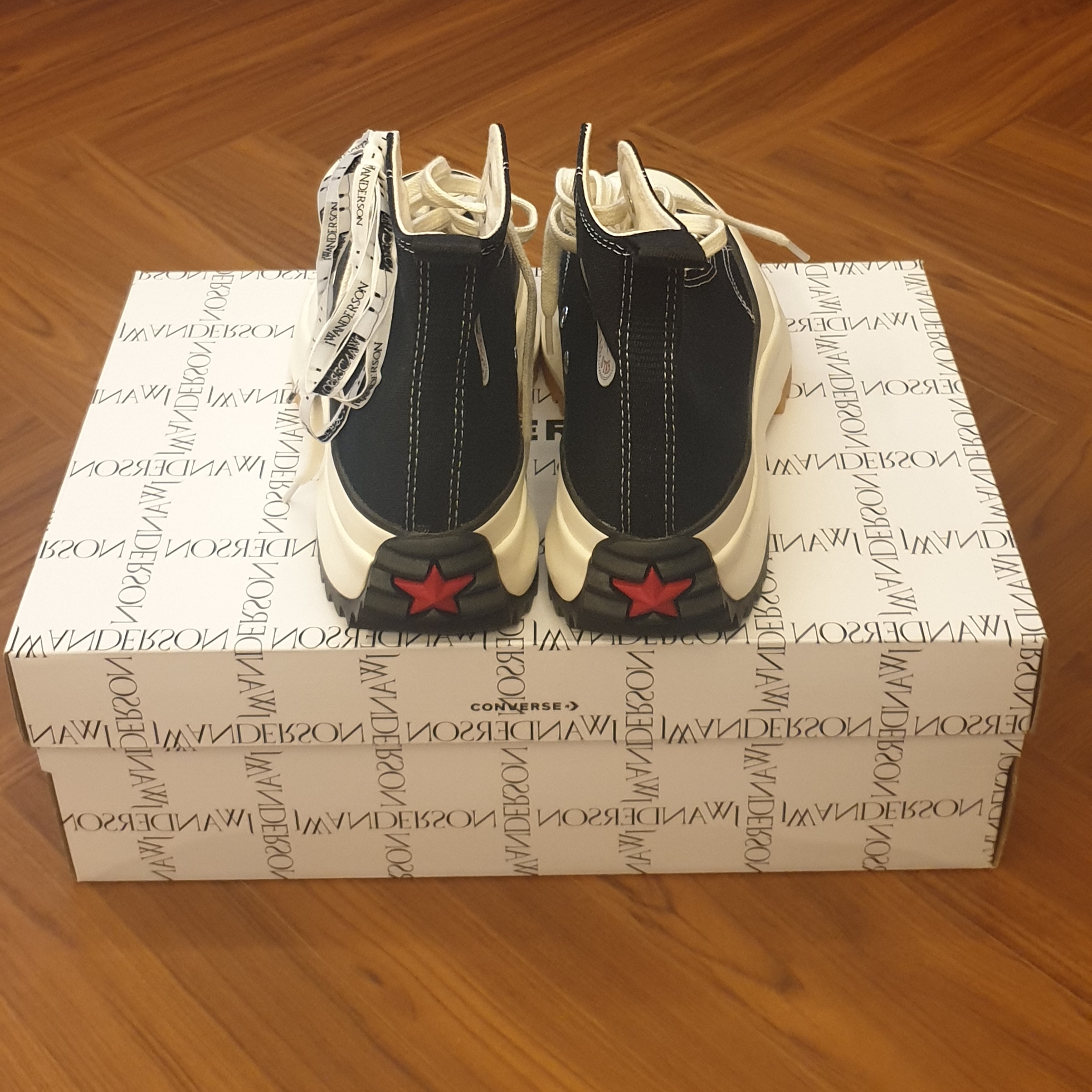 Converse x JW Anderson Run Star Hike Hi Black 착용 스타일 - 5